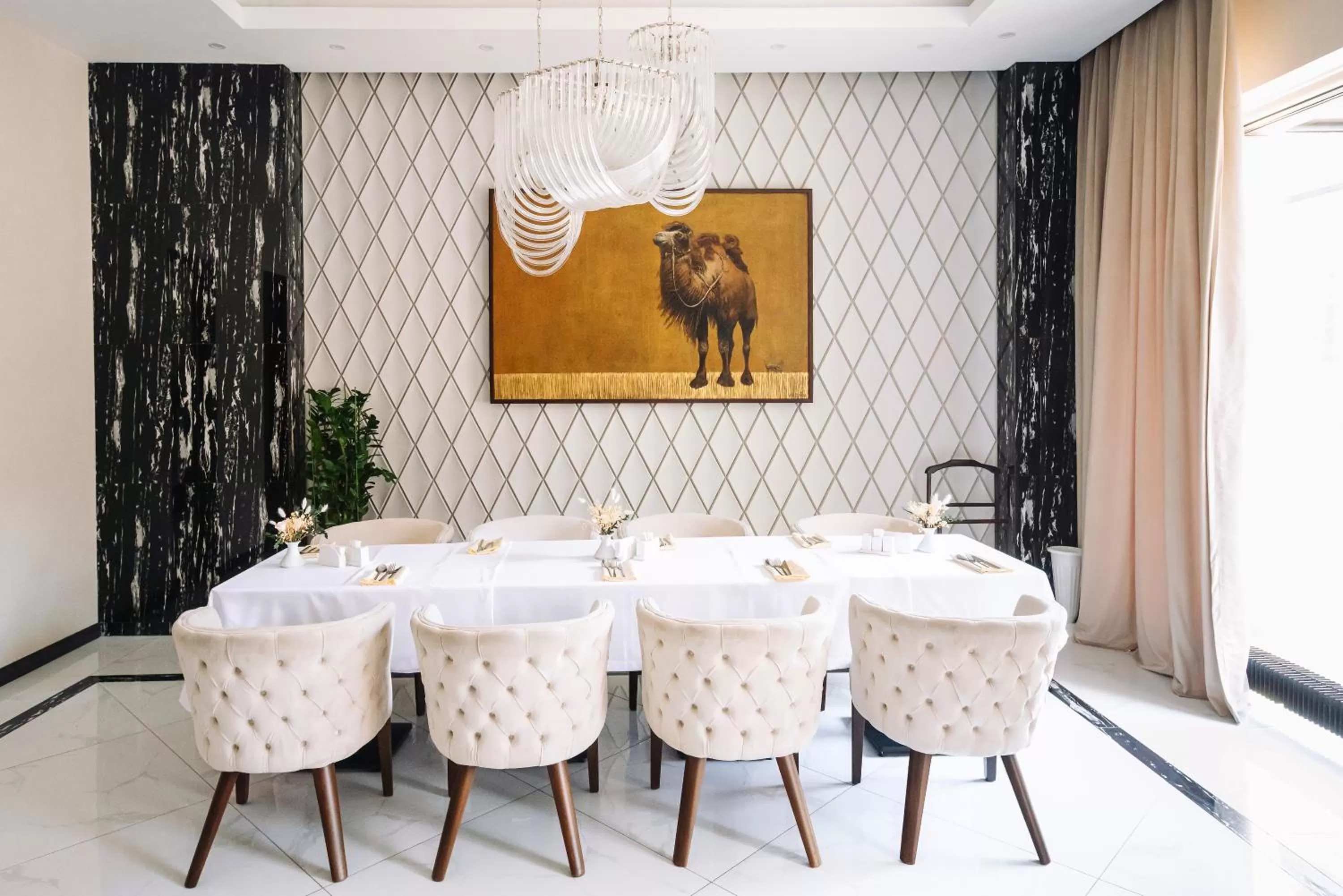 Restaurant/places to eat in Resident City Hotel