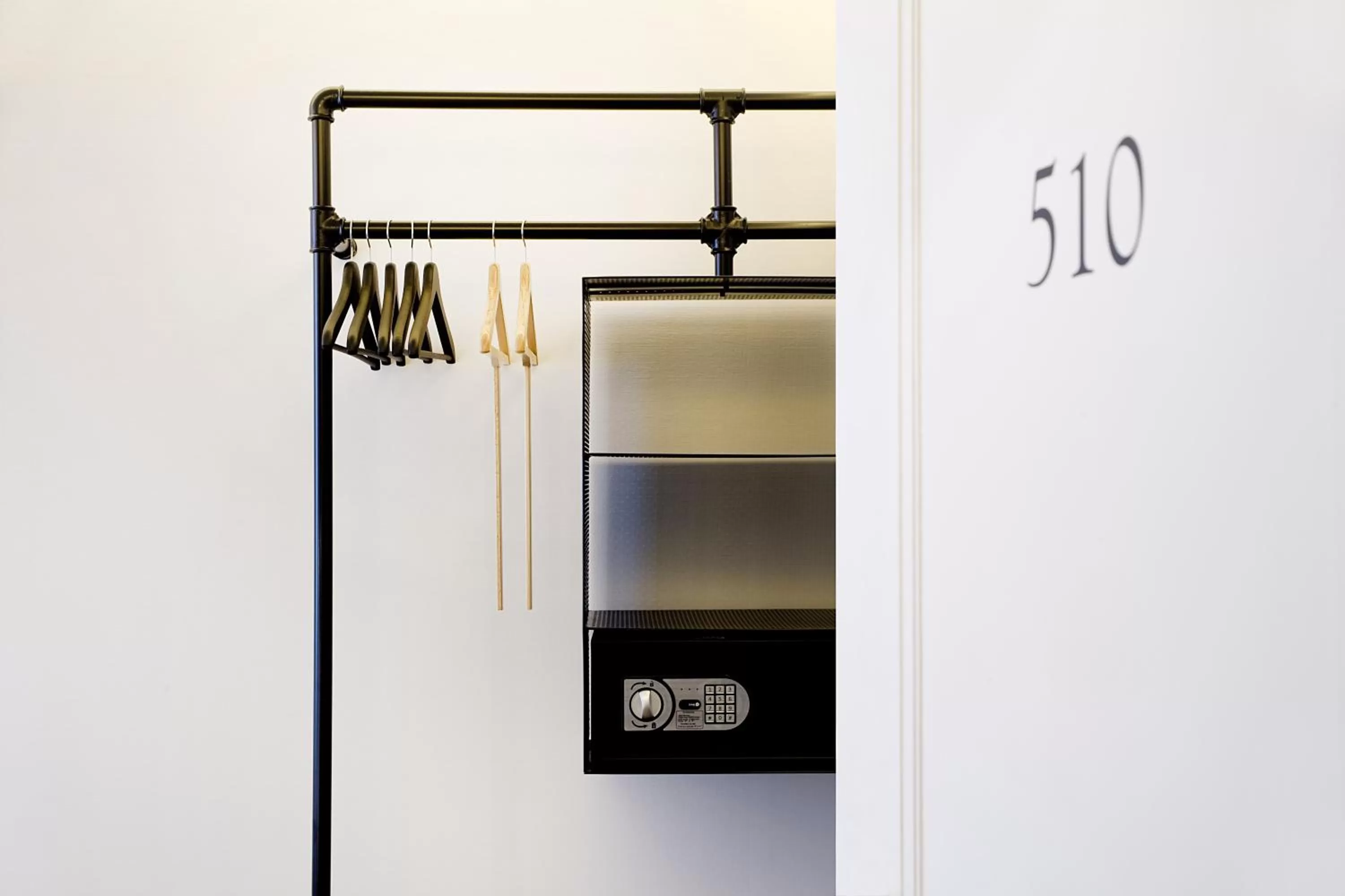 Decorative detail in Praktik Vinoteca