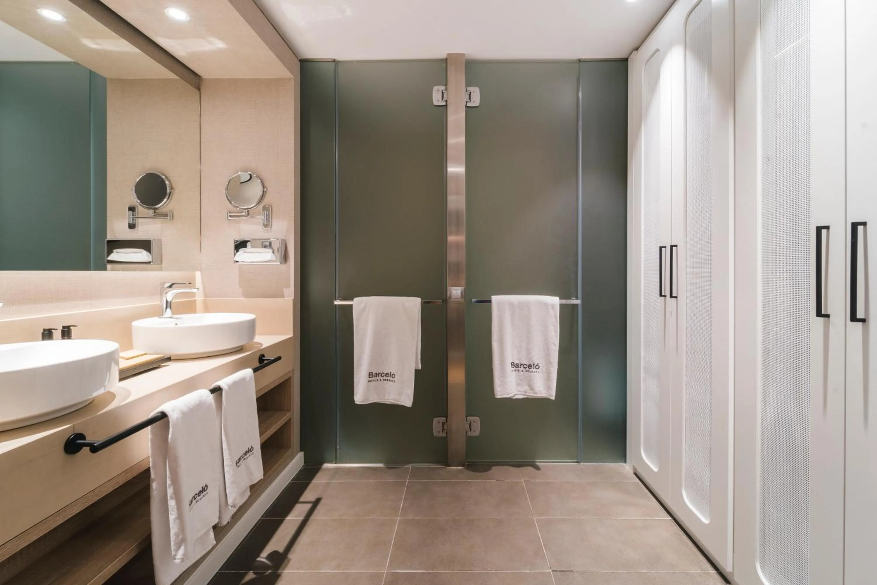 Bathroom in Barceló Oviedo Cervantes