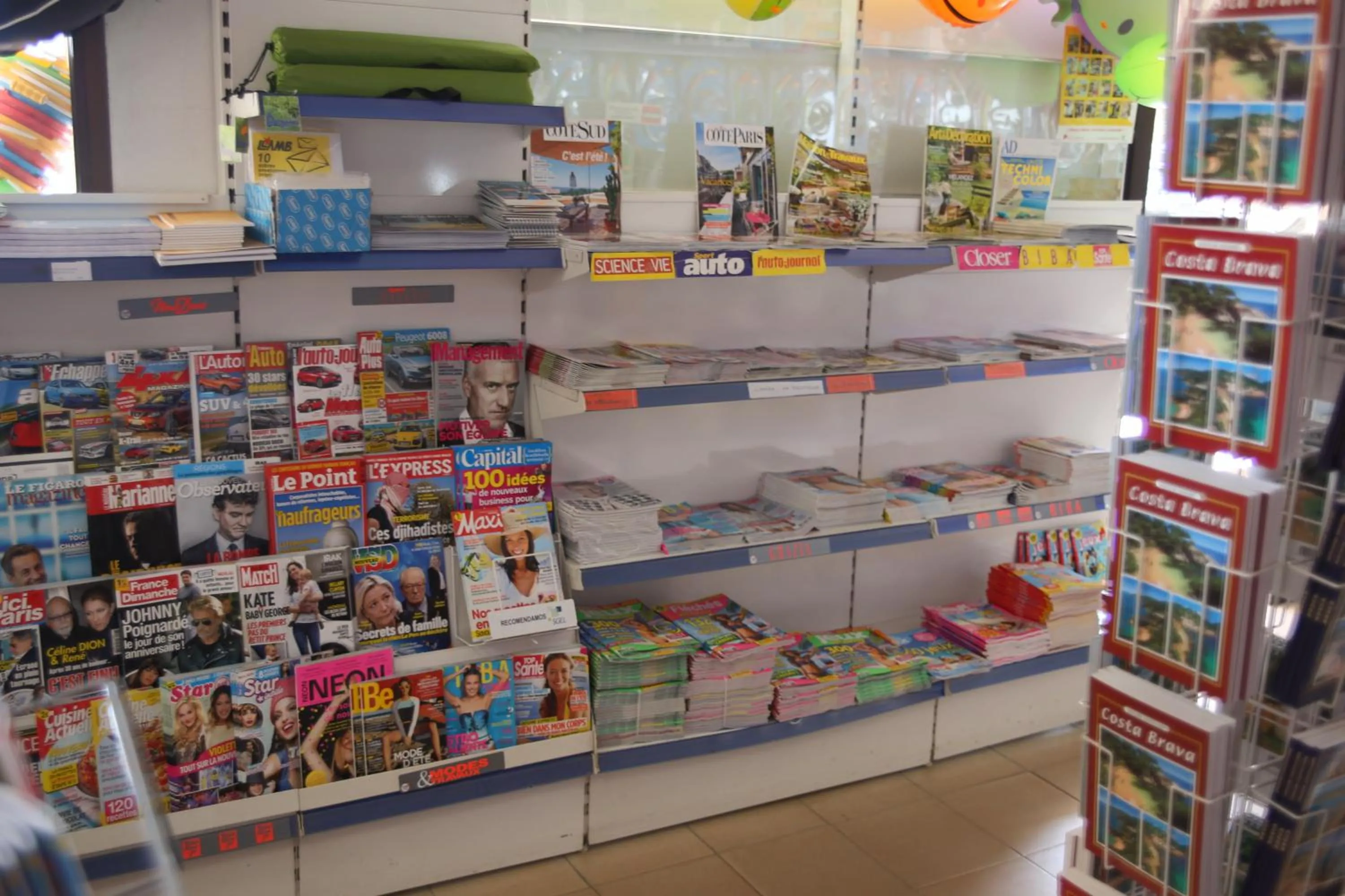 On-site shops in Canyelles Platja