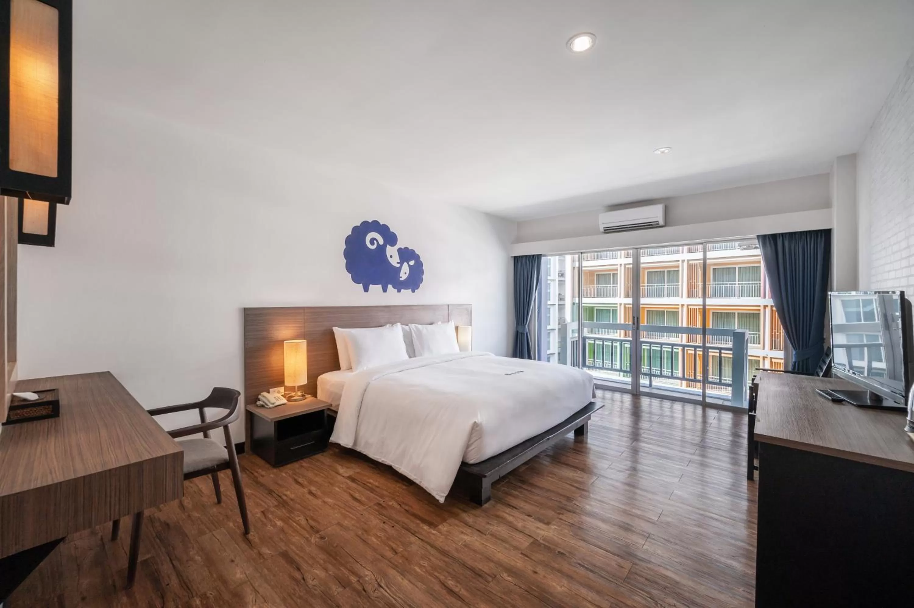 Photo of the whole room, Bed in Kokotel Pattaya South Beach