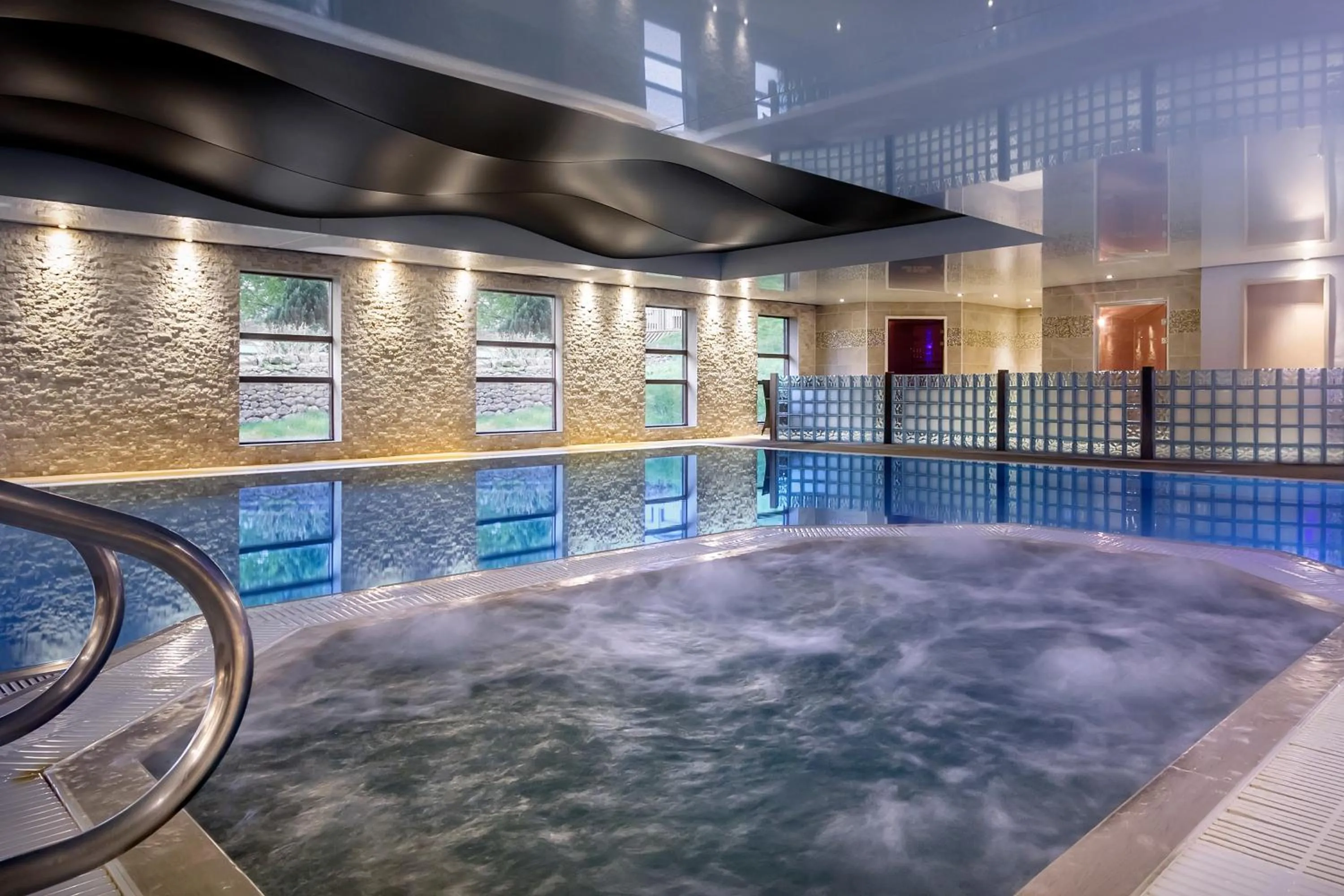 Swimming pool in The Gamekeeper's Inn