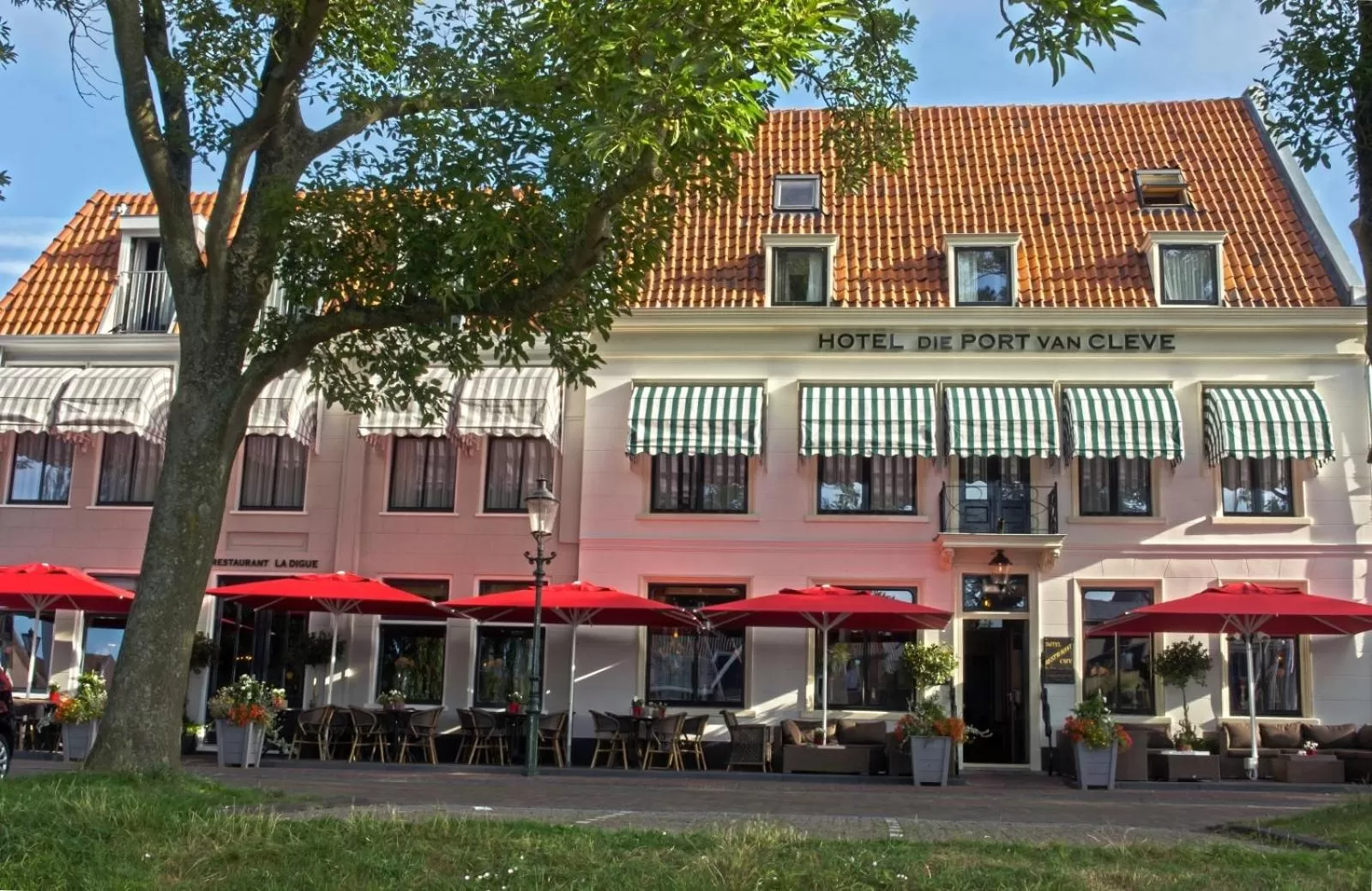 Facade/entrance in Die Port van Cleve