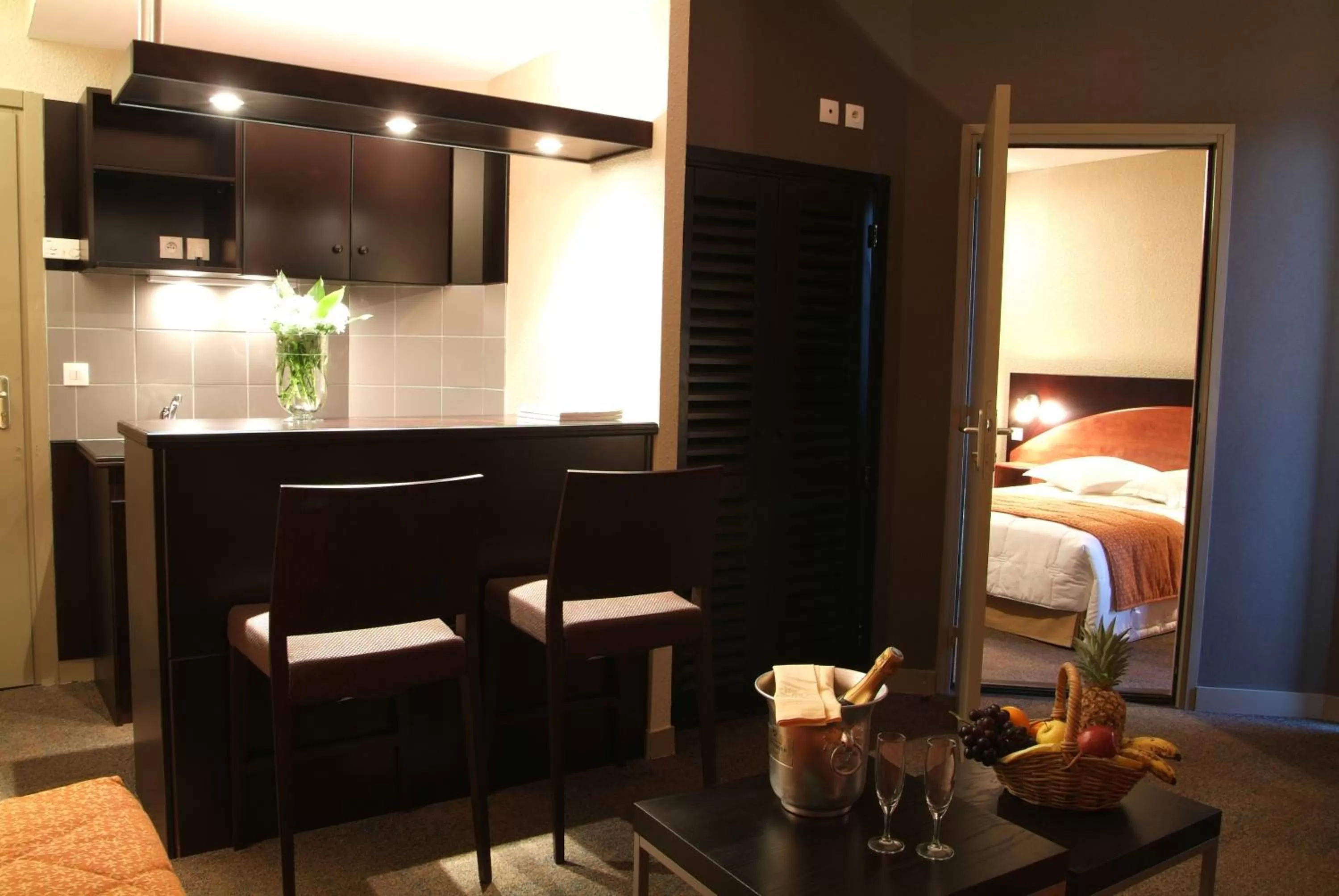 Kitchen or kitchenette, Bed in Hôtel Du Baou