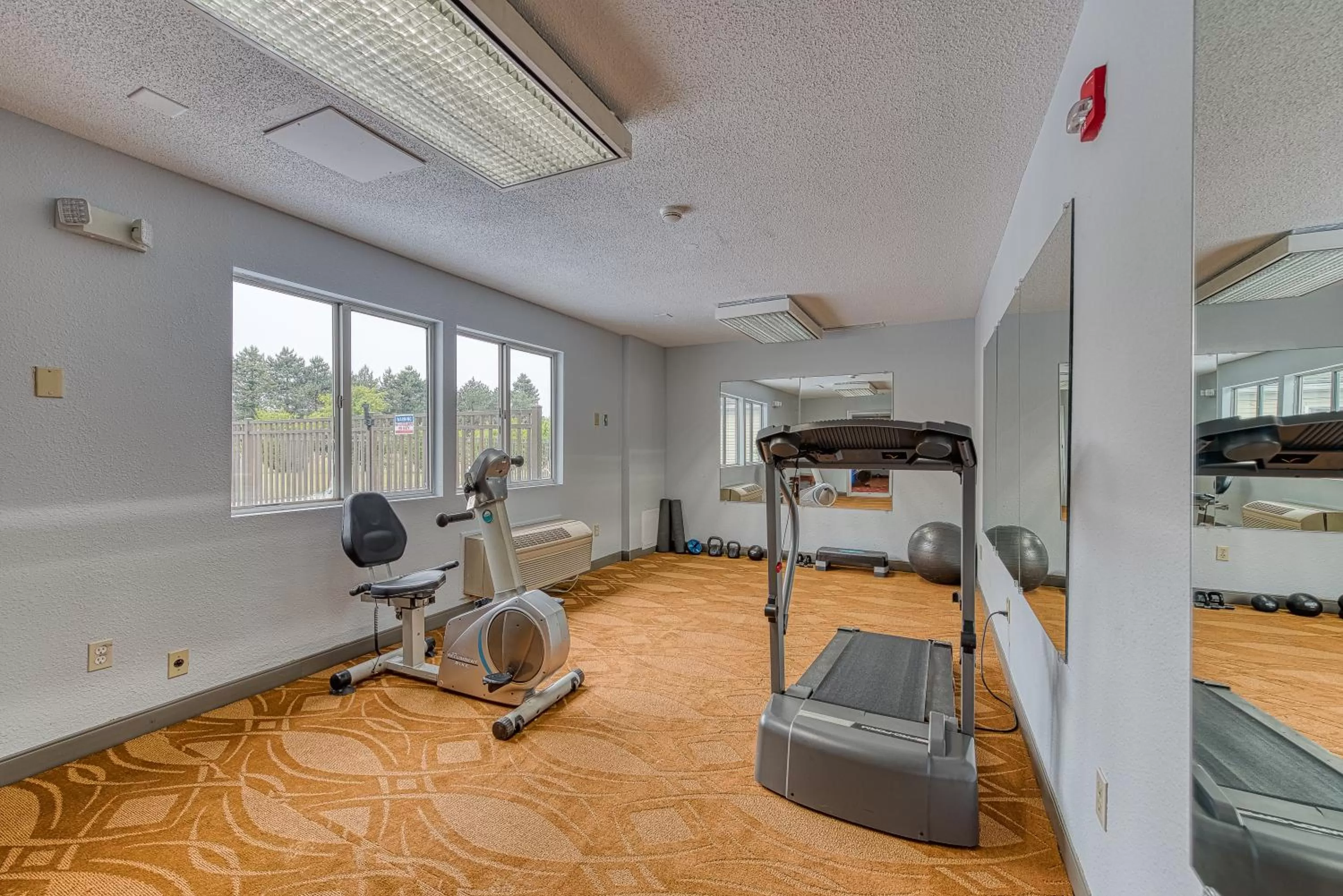 Fitness centre/facilities in American Inn & suites