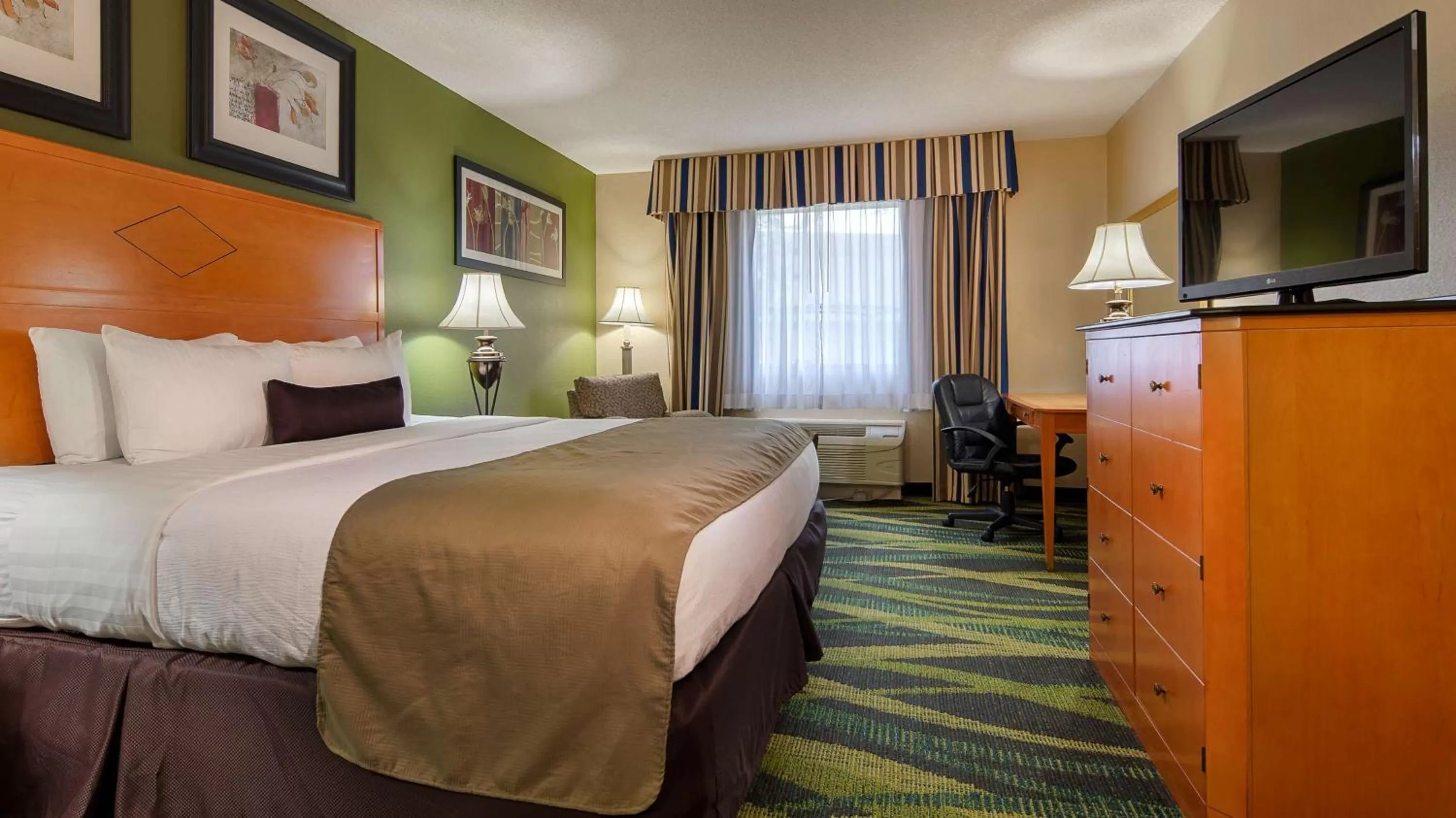Executive King Room - Non-Smoking in Best Western Plus Philadelphia Bensalem Hotel