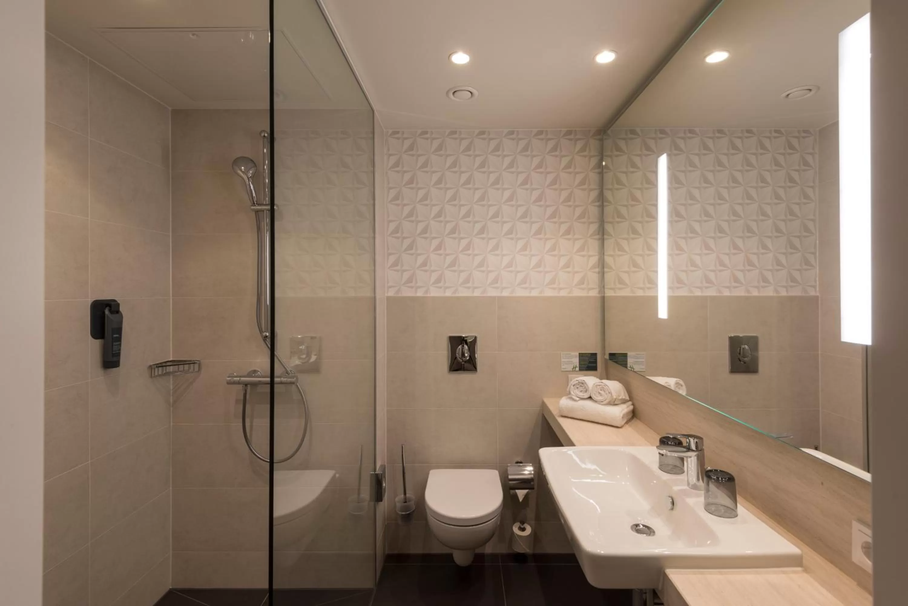 Bathroom in Holiday Inn - Hamburg - Berliner Tor by IHG