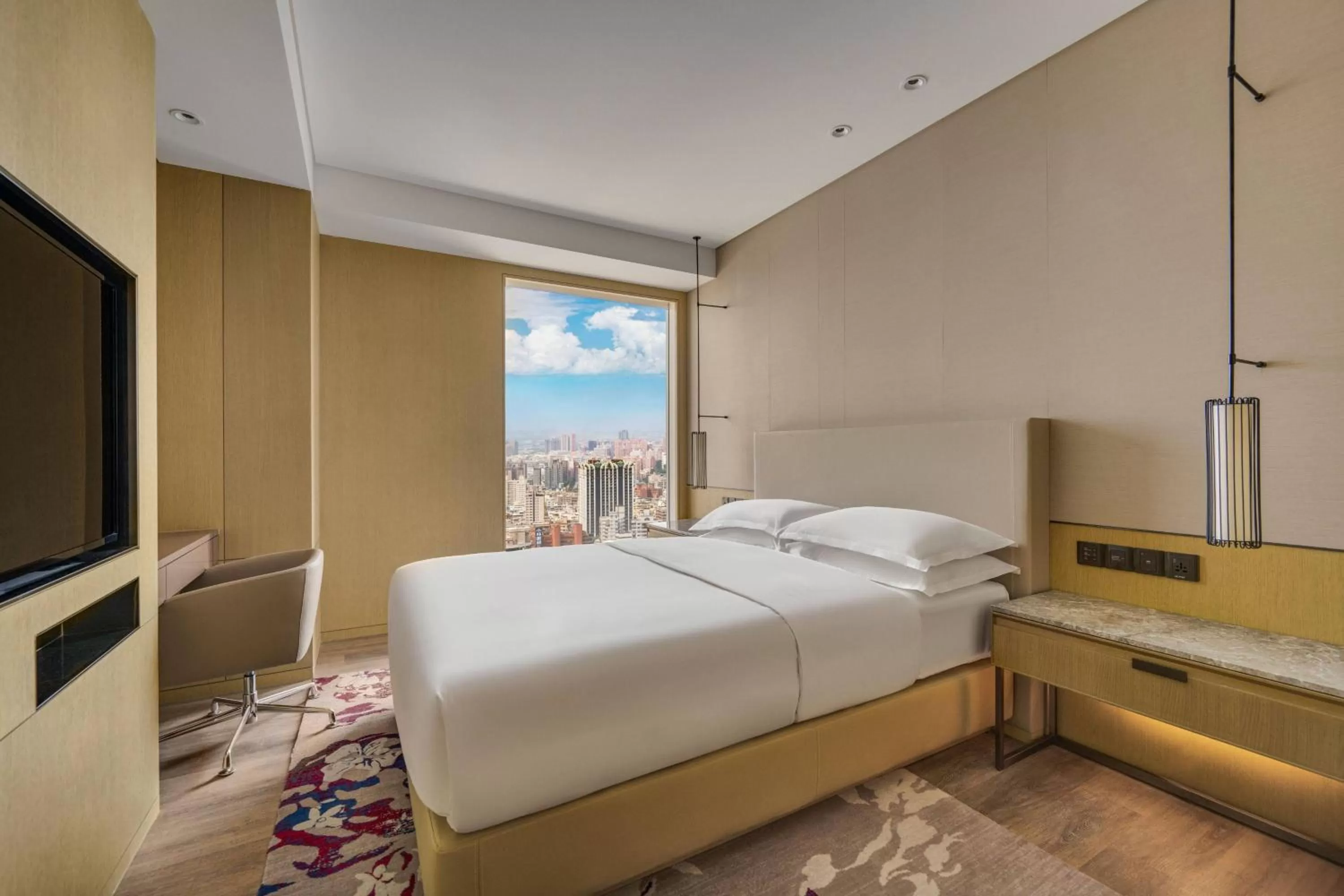 Bedroom, Bed in Kaohsiung Marriott Hotel