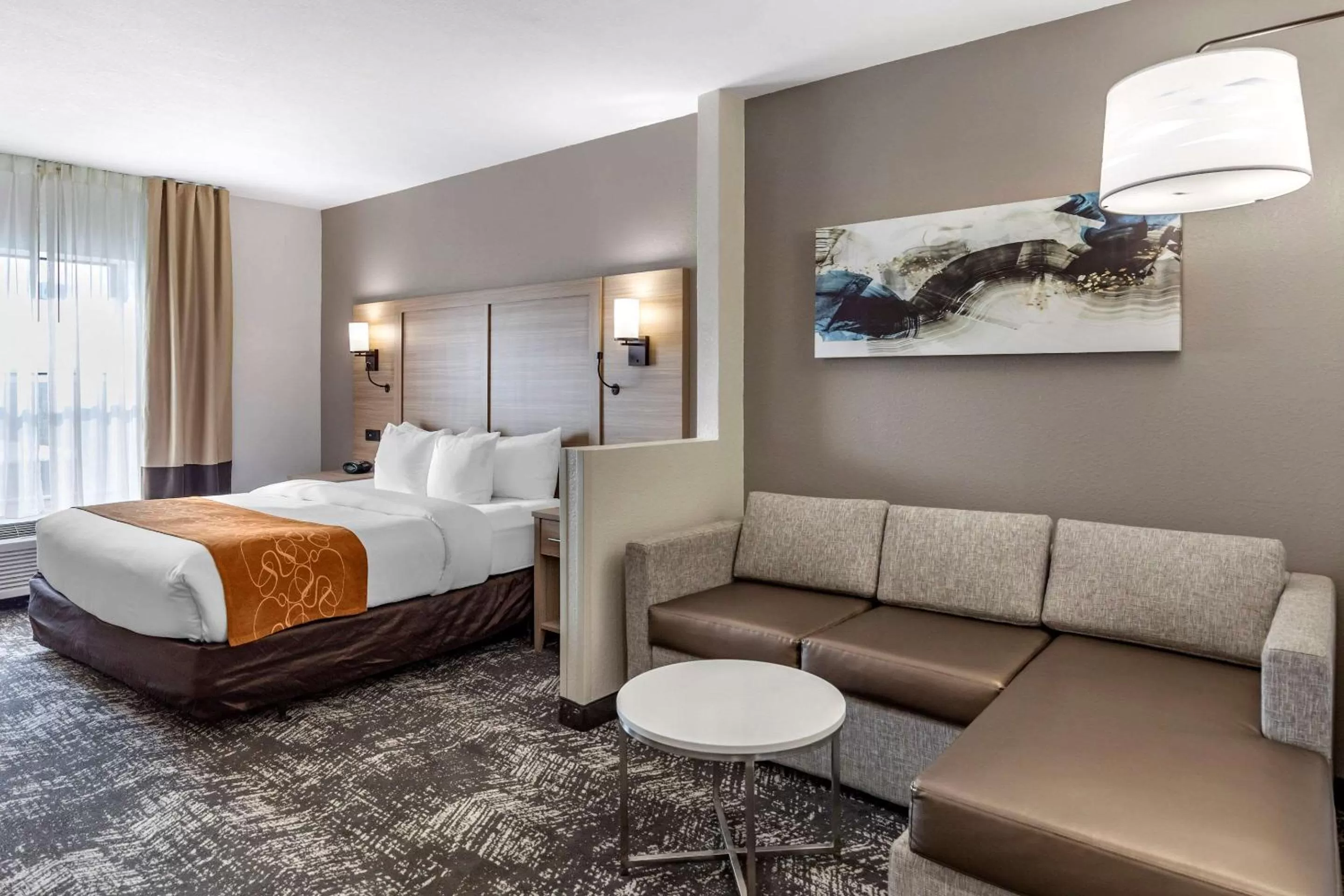 Photo of the whole room, Bed in Comfort Suites Anderson-Clemson