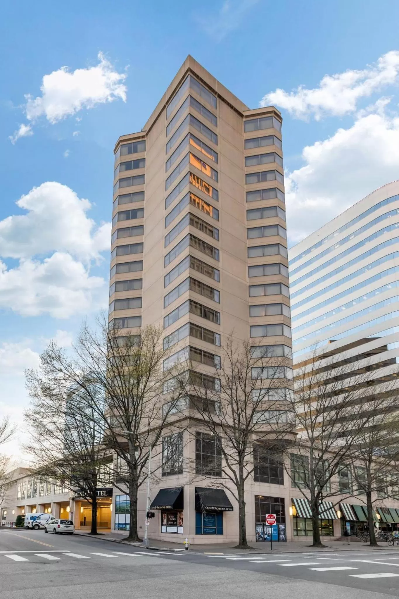 Property building in Omni Richmond Hotel