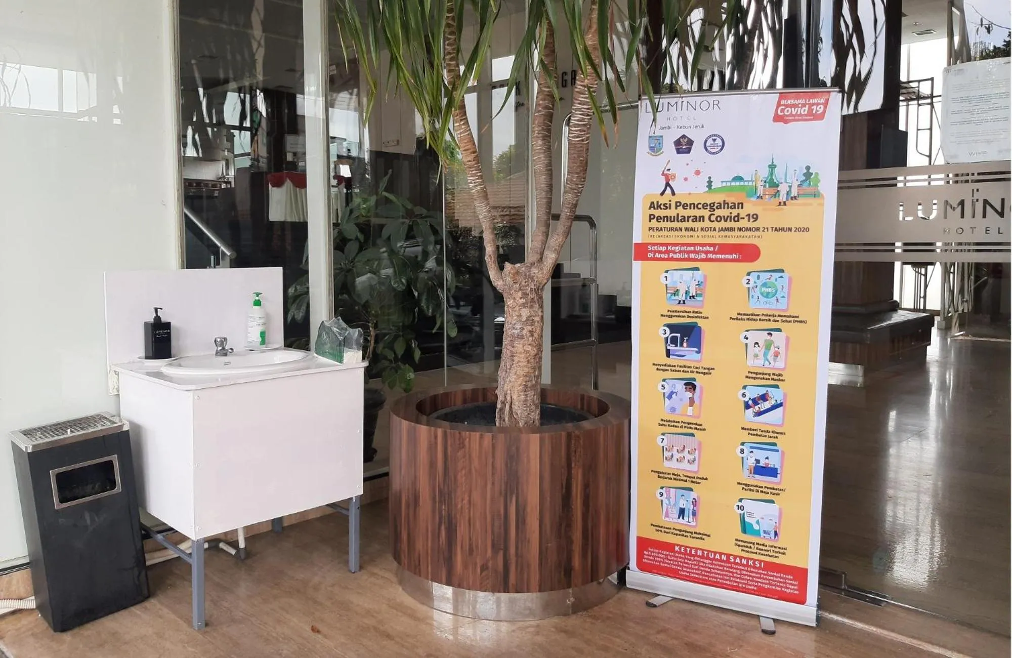 Lobby or reception in Luminor Hotel Jambi Kebun Jeruk By WH