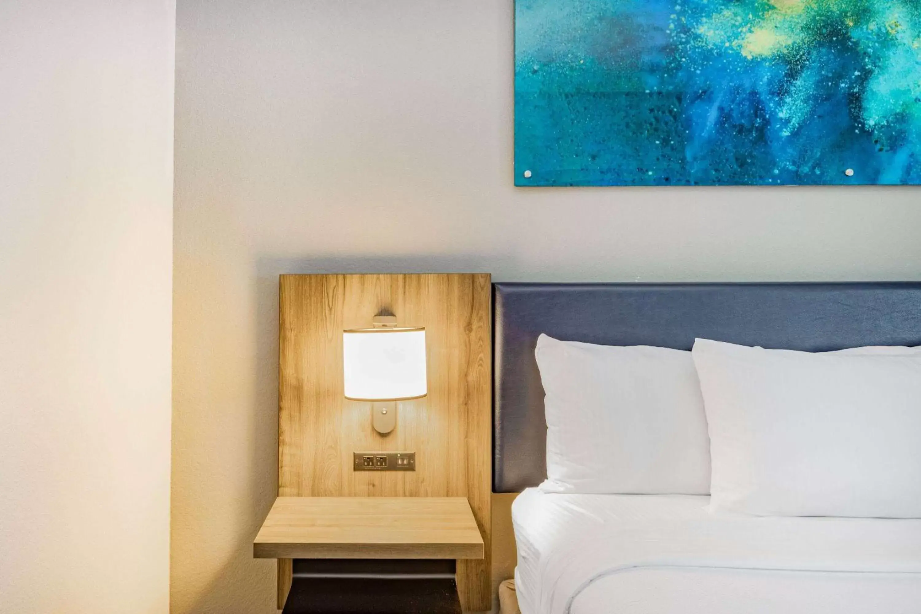 2 Queen Beds, Mobility Accessible Room, Bathtub w/ Grab Bars, Non-Smoking in La Quinta Inn & Suites by Wyndham Galveston North at I-45 2 Queen Beds, Mobility Accessible Room, Bathtub w/ Grab Bars, Non-Smoking in La Quinta Inn & Suites by Wyndham Galveston North at I-45