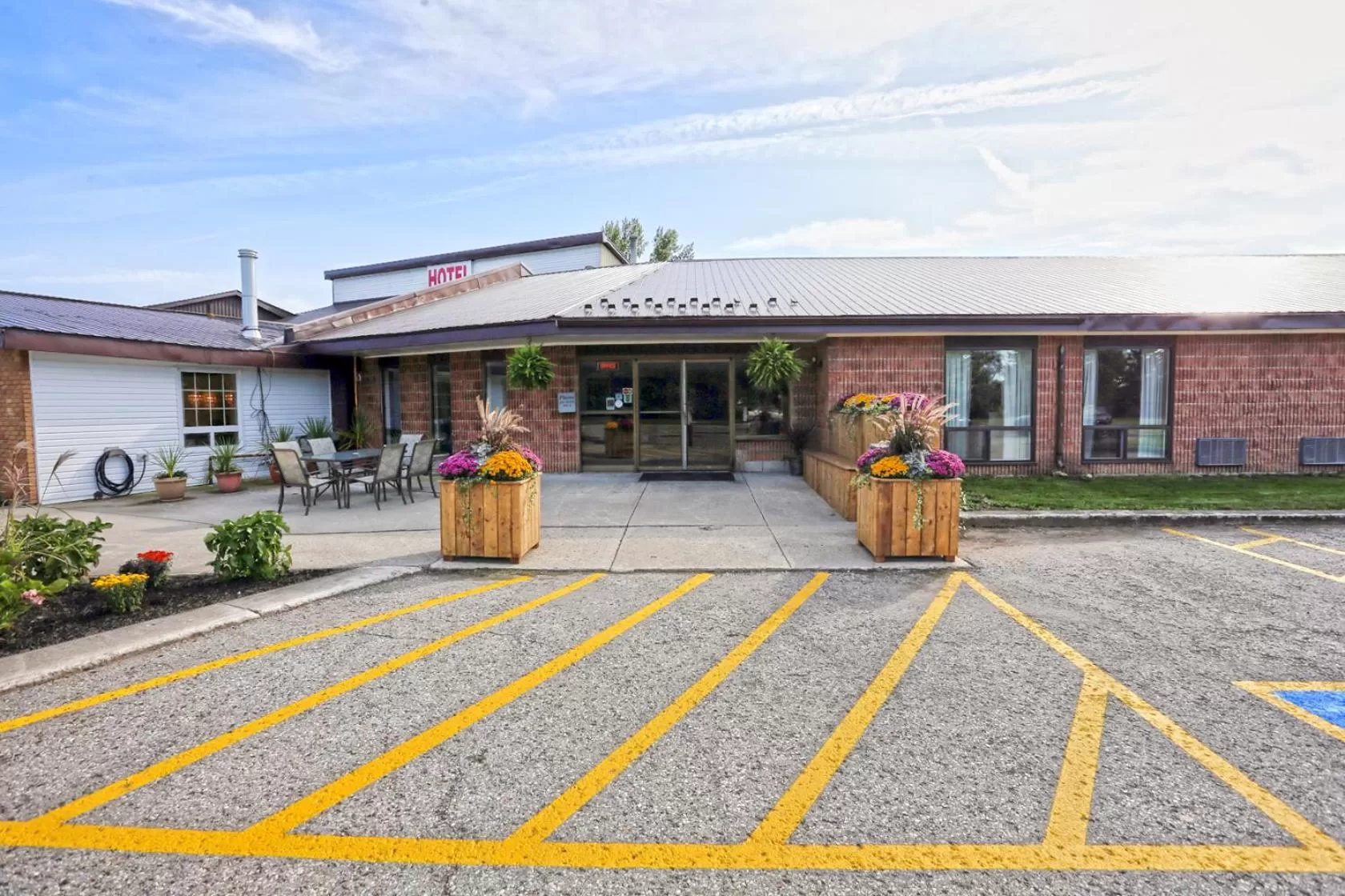 Facade/entrance in King Hotel