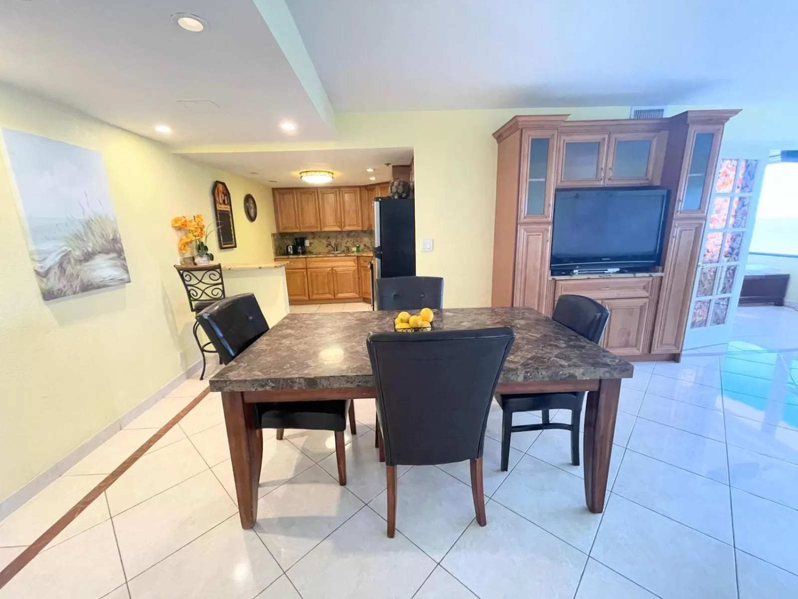 Dining Area in The Alexander Beach Residences