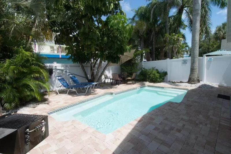 One-Bedroom Apartment - Private Pool - Unit 407 - Not beachfront in Seabreeze at Anna Maria Island Inn