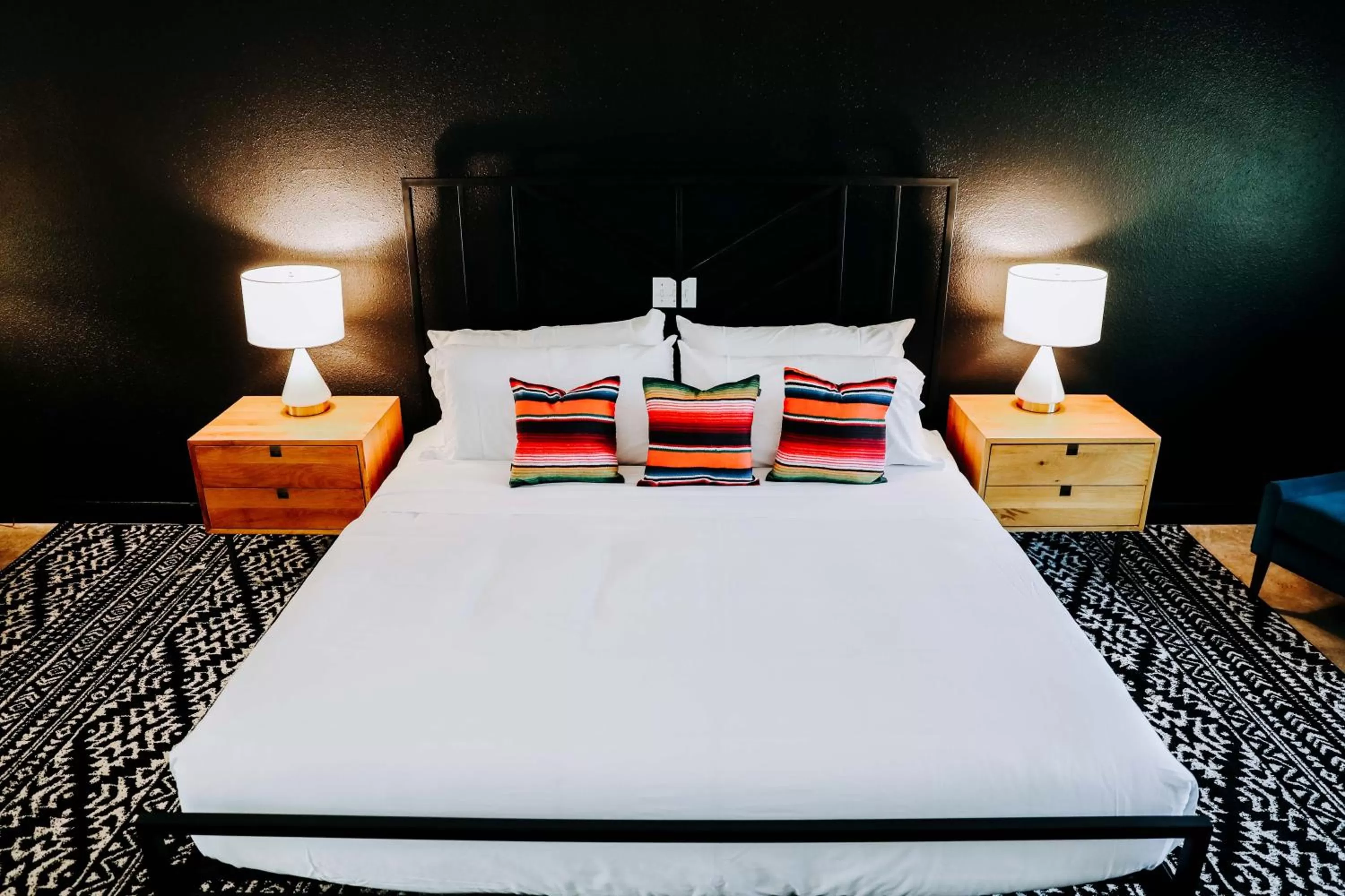 Bedroom, Bed in Wimberley Inn & bar