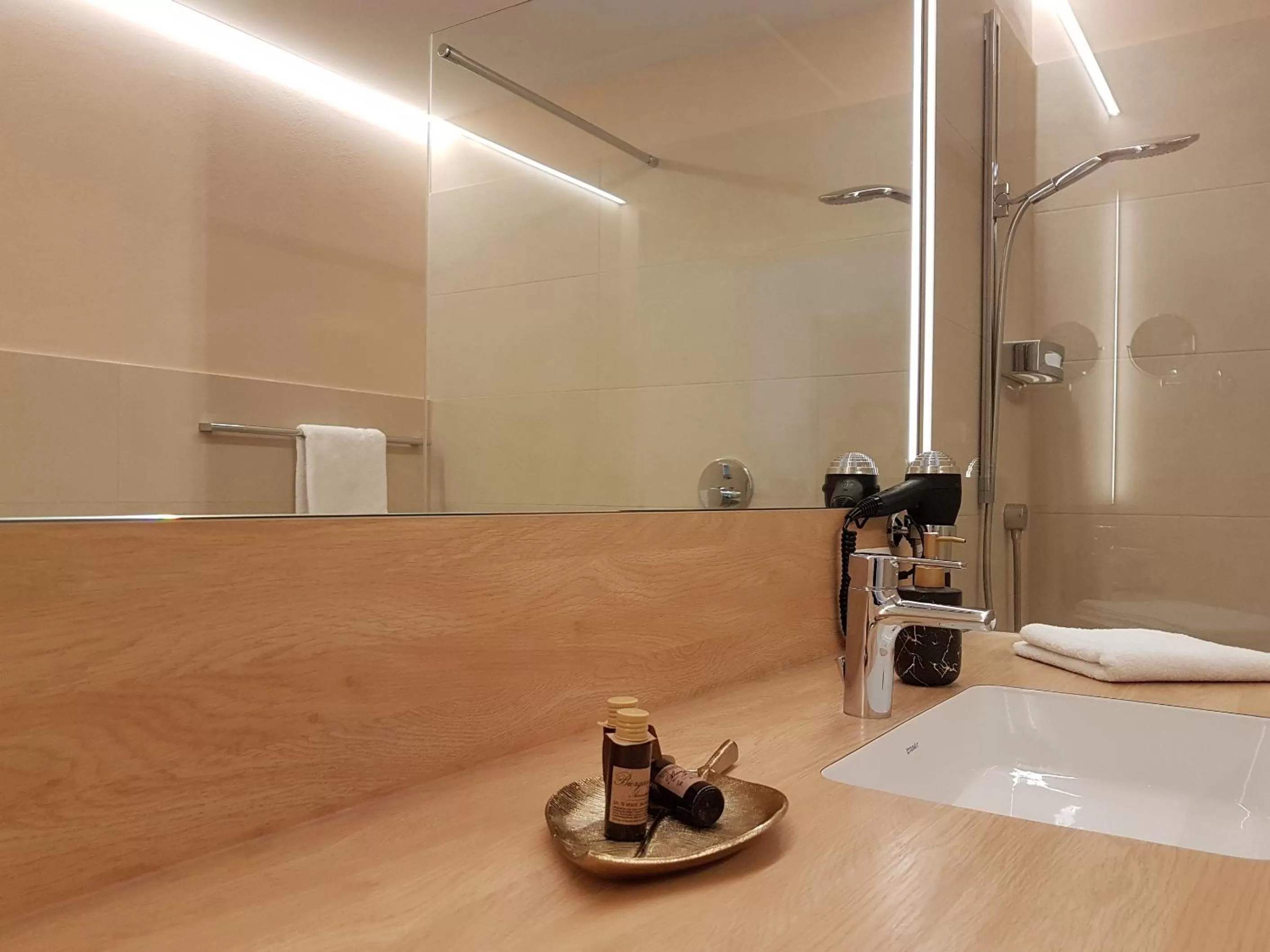 Bathroom in Restaurant & Hotel Einhorn