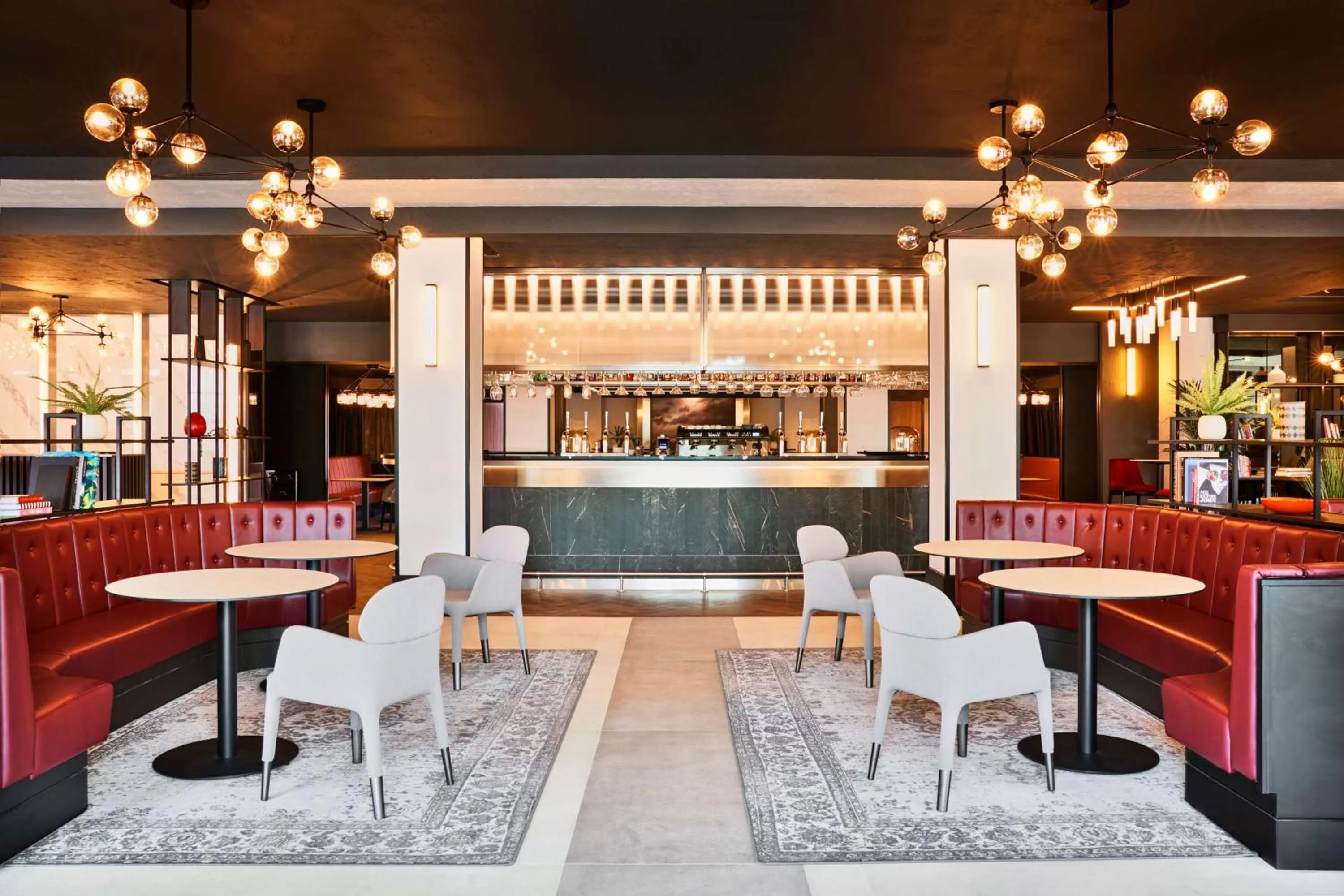 Lounge or bar in Radisson Hotel and Conference Centre London Heathrow