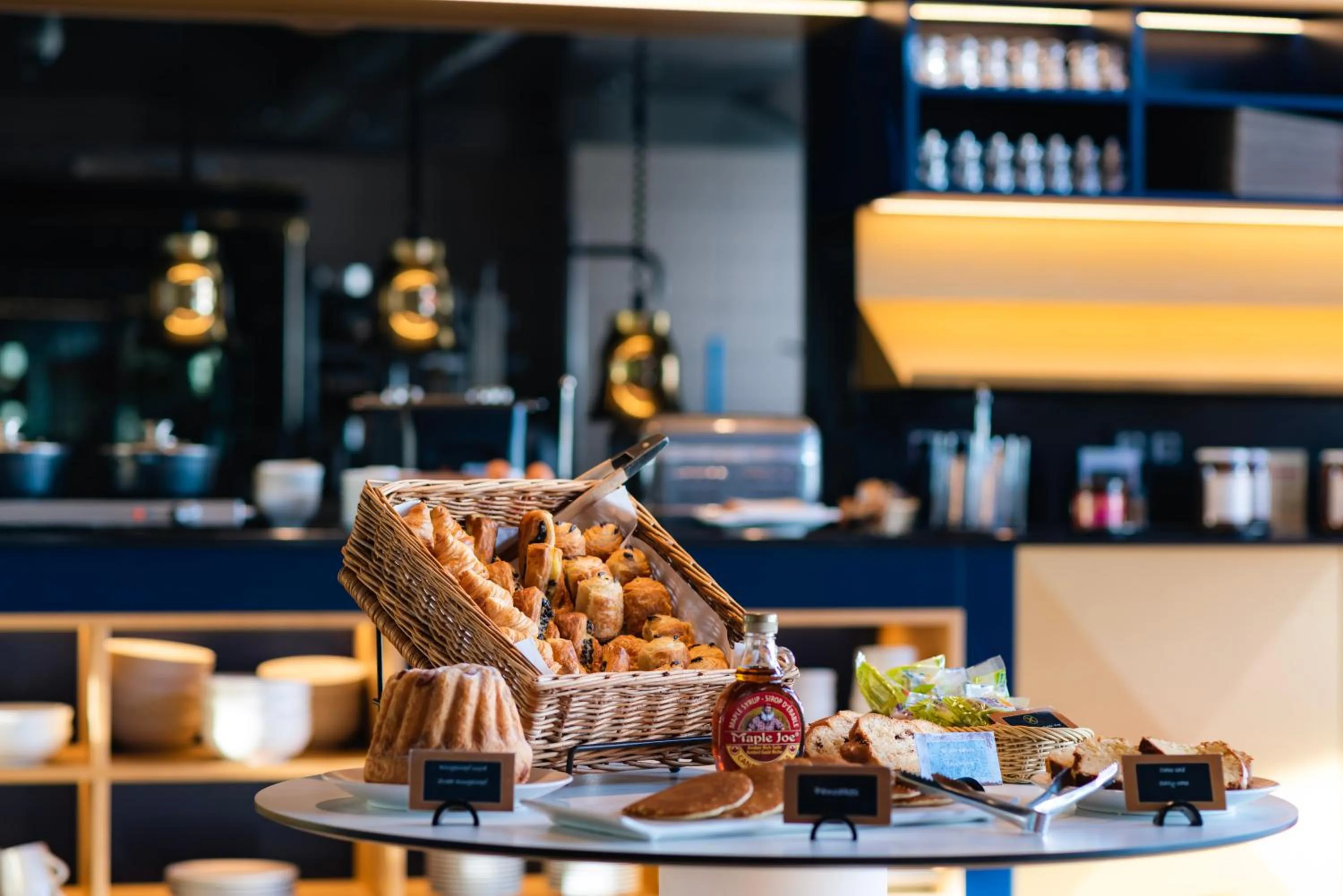 Breakfast in Best Western Plus Hôtel Le Rhénan & Restaurant Chez Claude