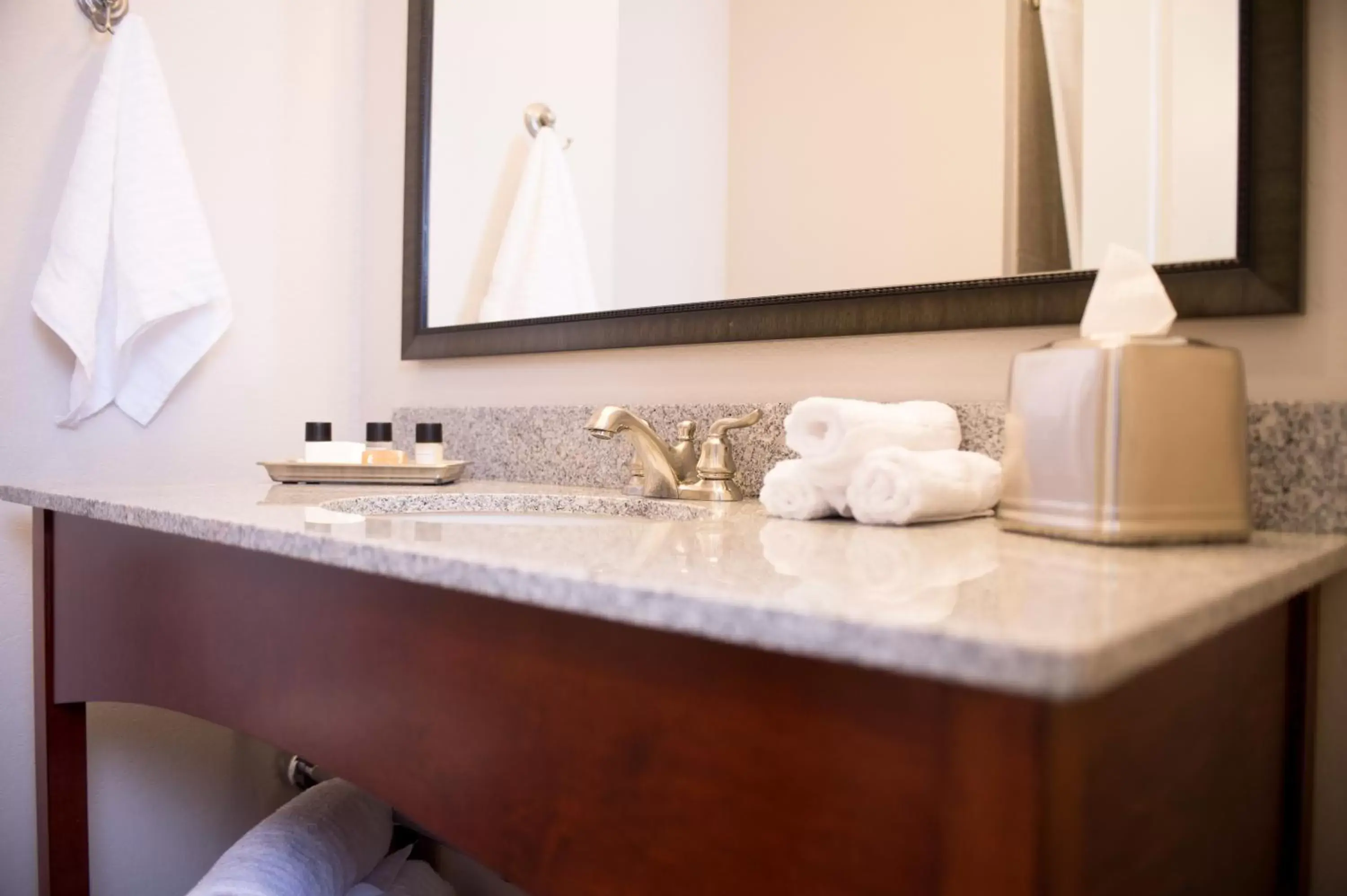 King Room in Bluemont Hotel King Room in Bluemont Hotel