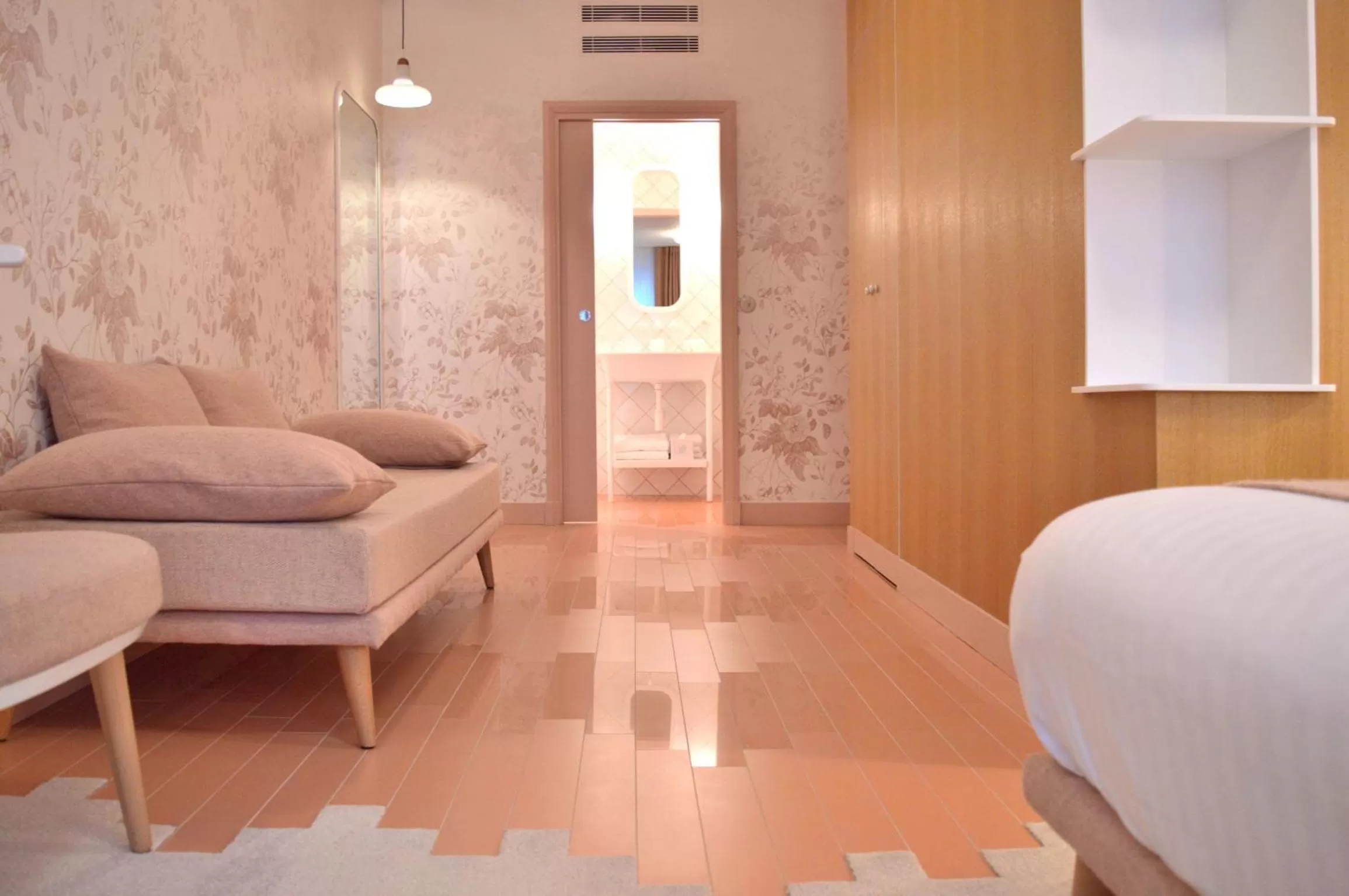 Seating area, Bed in Hotel le Lapin Blanc