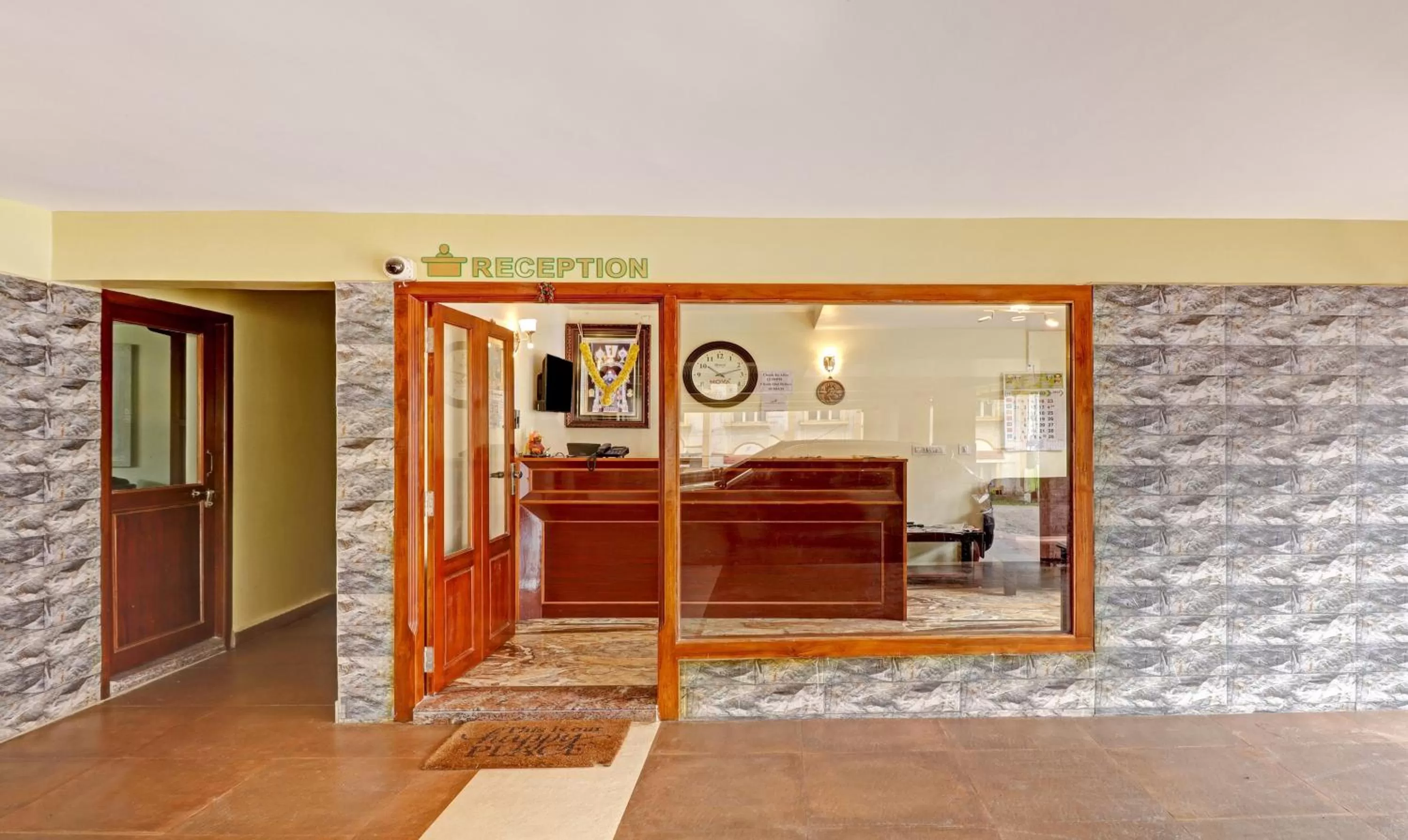 Lobby or reception in Treebo Aall Season