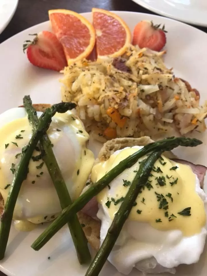 Breakfast in Light Horse Inn