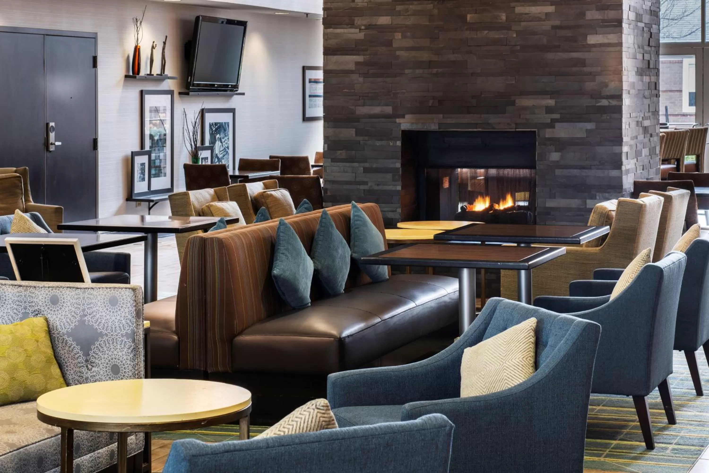 Lobby or reception in Hampton Inn & Suites Lincolnshire