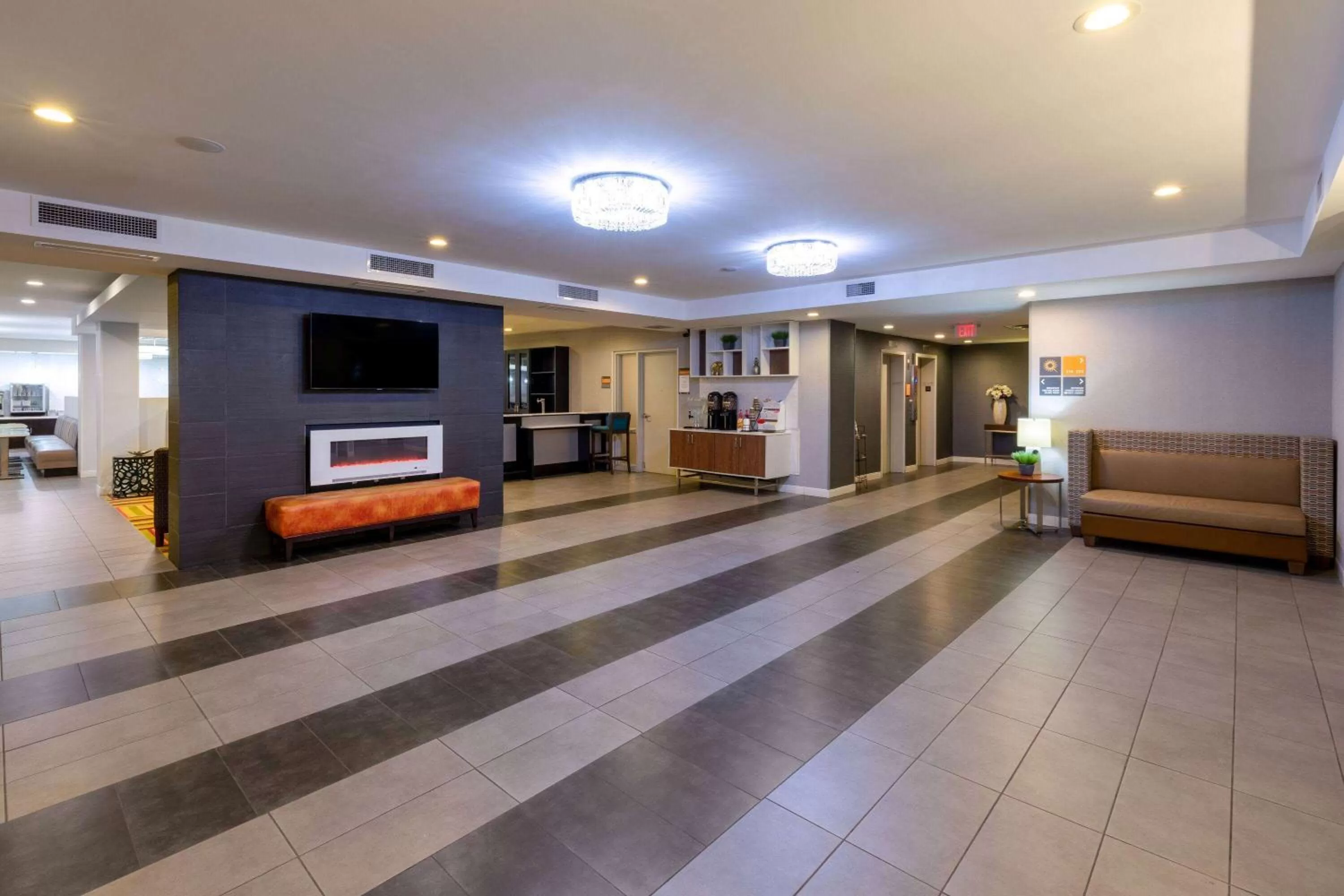 Lobby or reception in La Quinta Inn & Suites by Wyndham Tulsa Downtown - Route 66