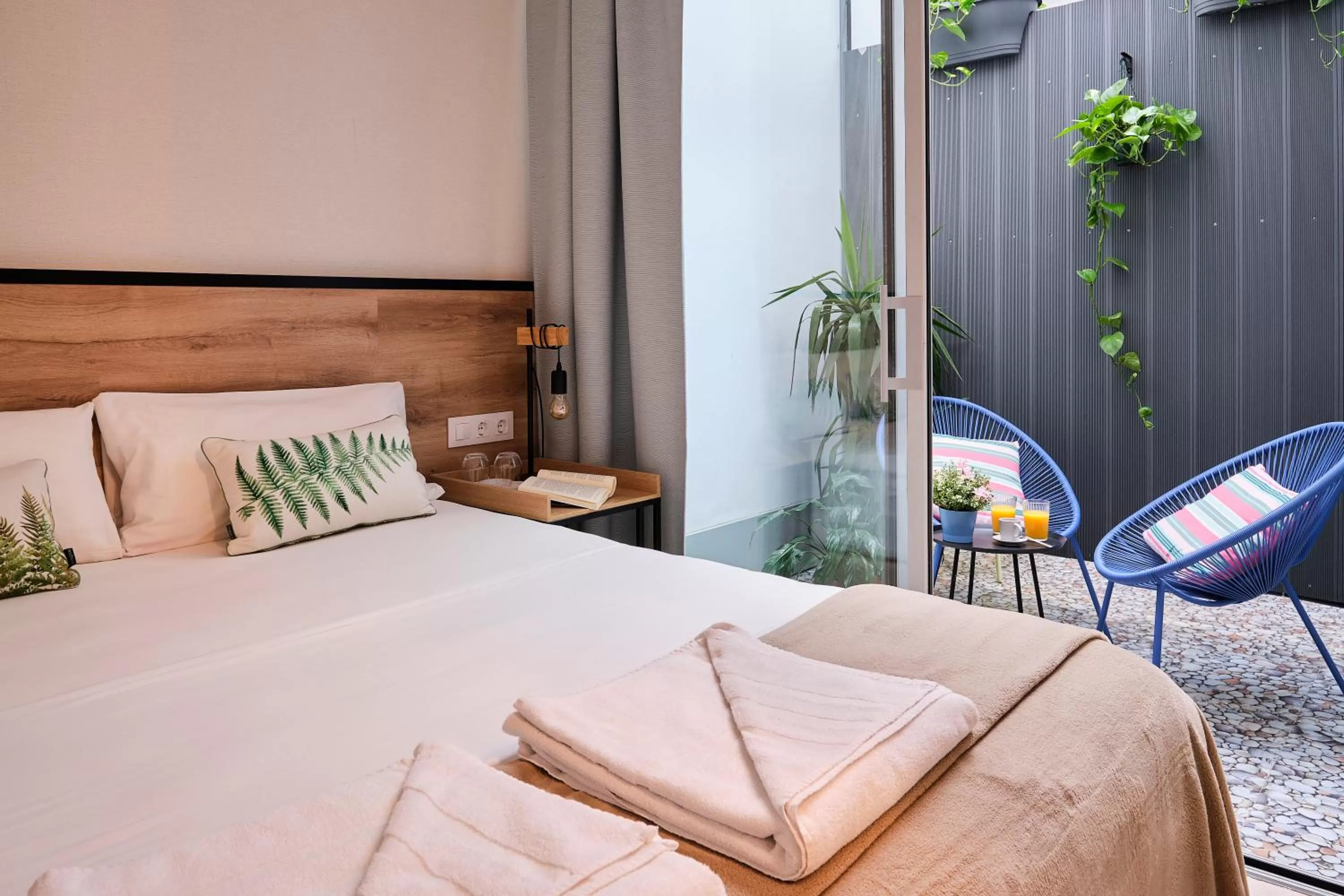 Double Room with Patio in Sweet Sevilla Suites