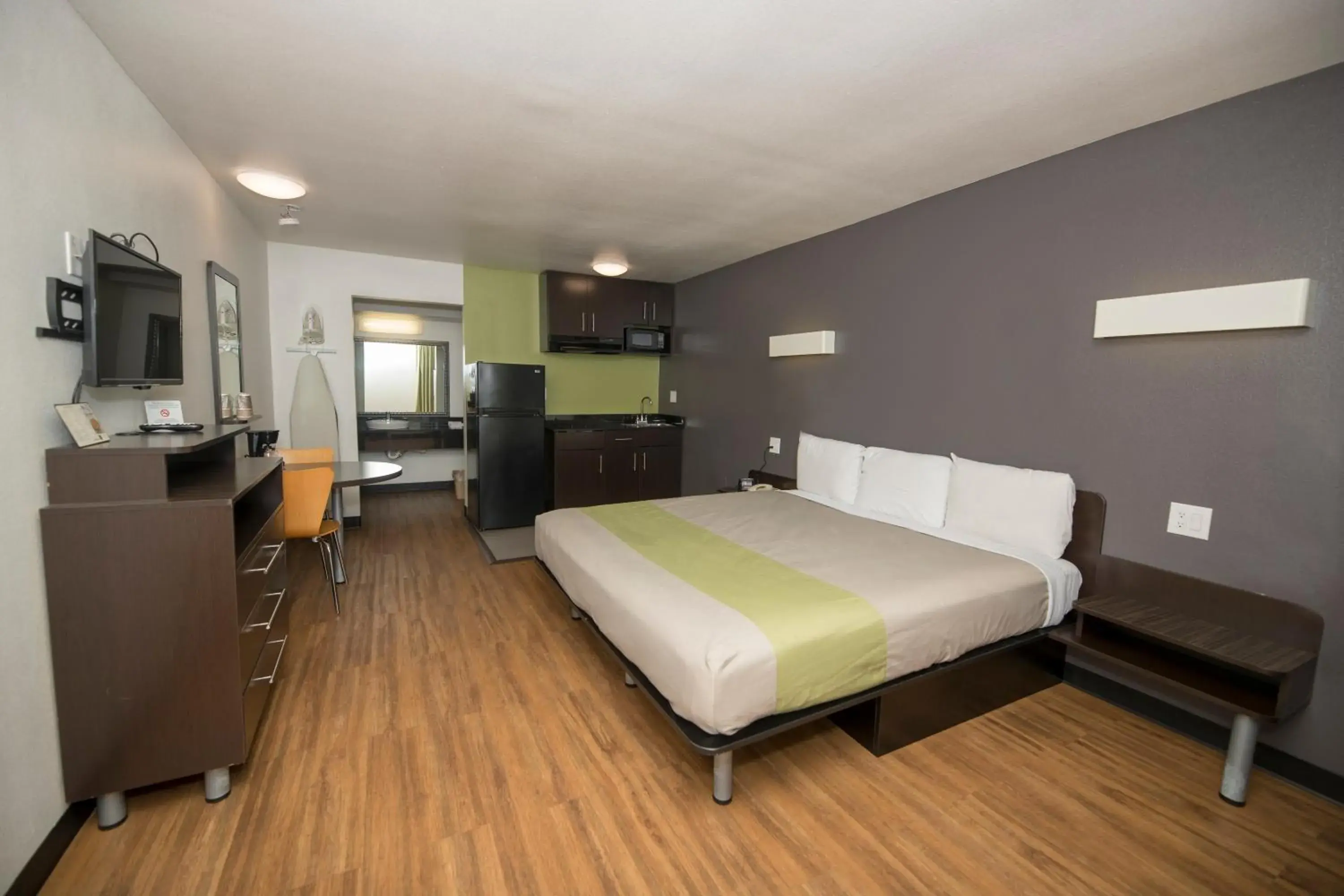 Deluxe King Room - single occupancy - Non-Smoking in Studio 6-Tyler, TX Deluxe King Room - single occupancy - Non-Smoking in Studio 6-Tyler, TX