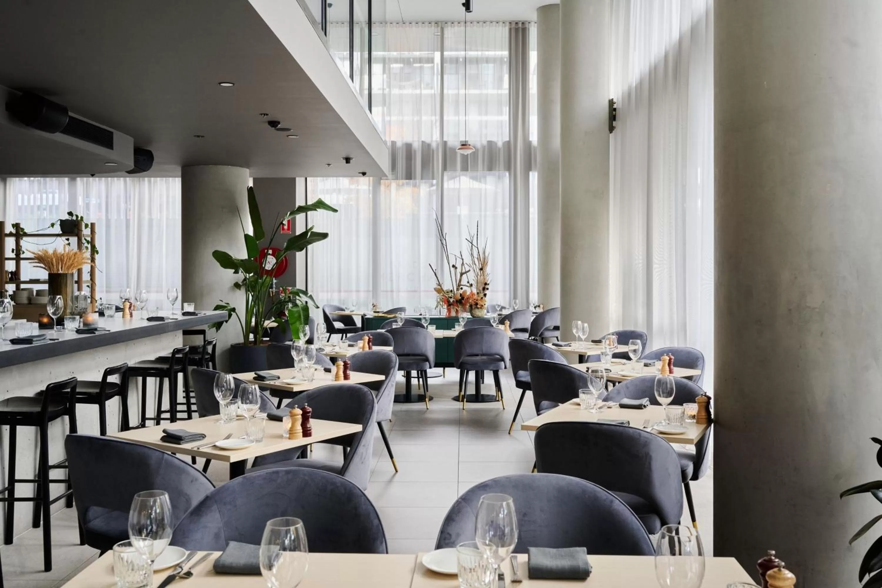 Restaurant/places to eat in Midnight Hotel, Autograph Collection