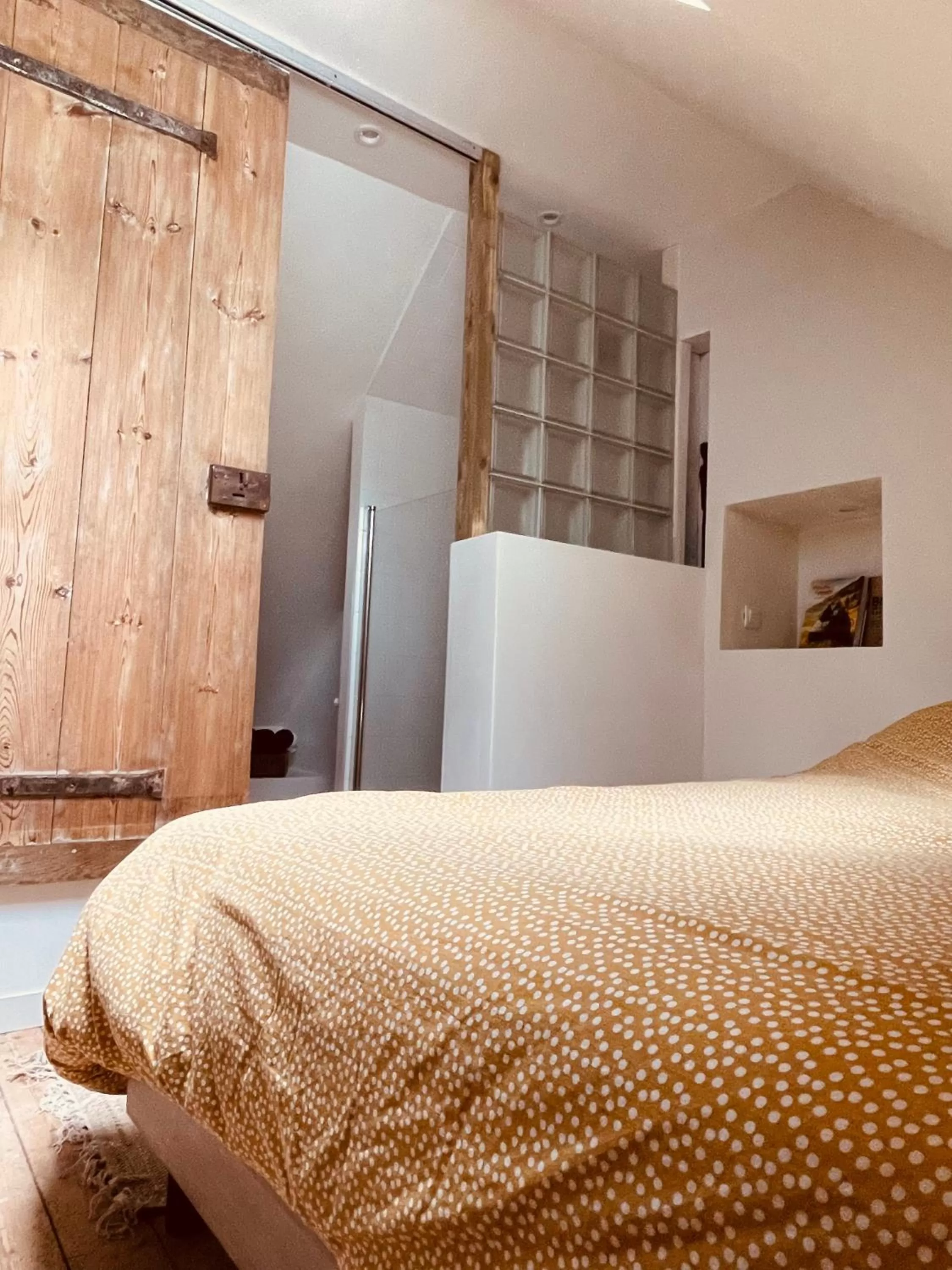 Bed in La folie douce, votre gîte brocante, sport et nature