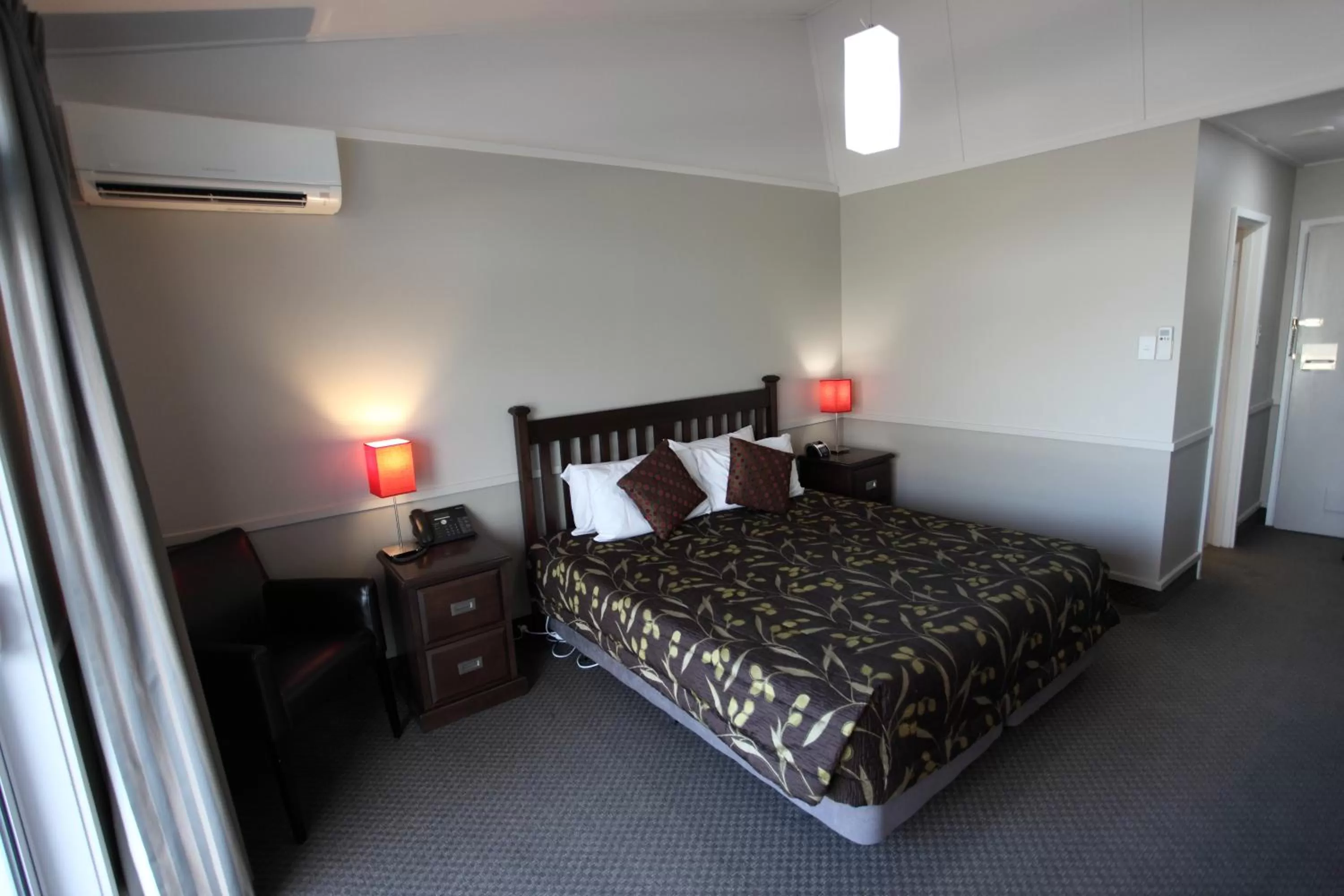 Photo of the whole room, Bed in Hotel Ashburton