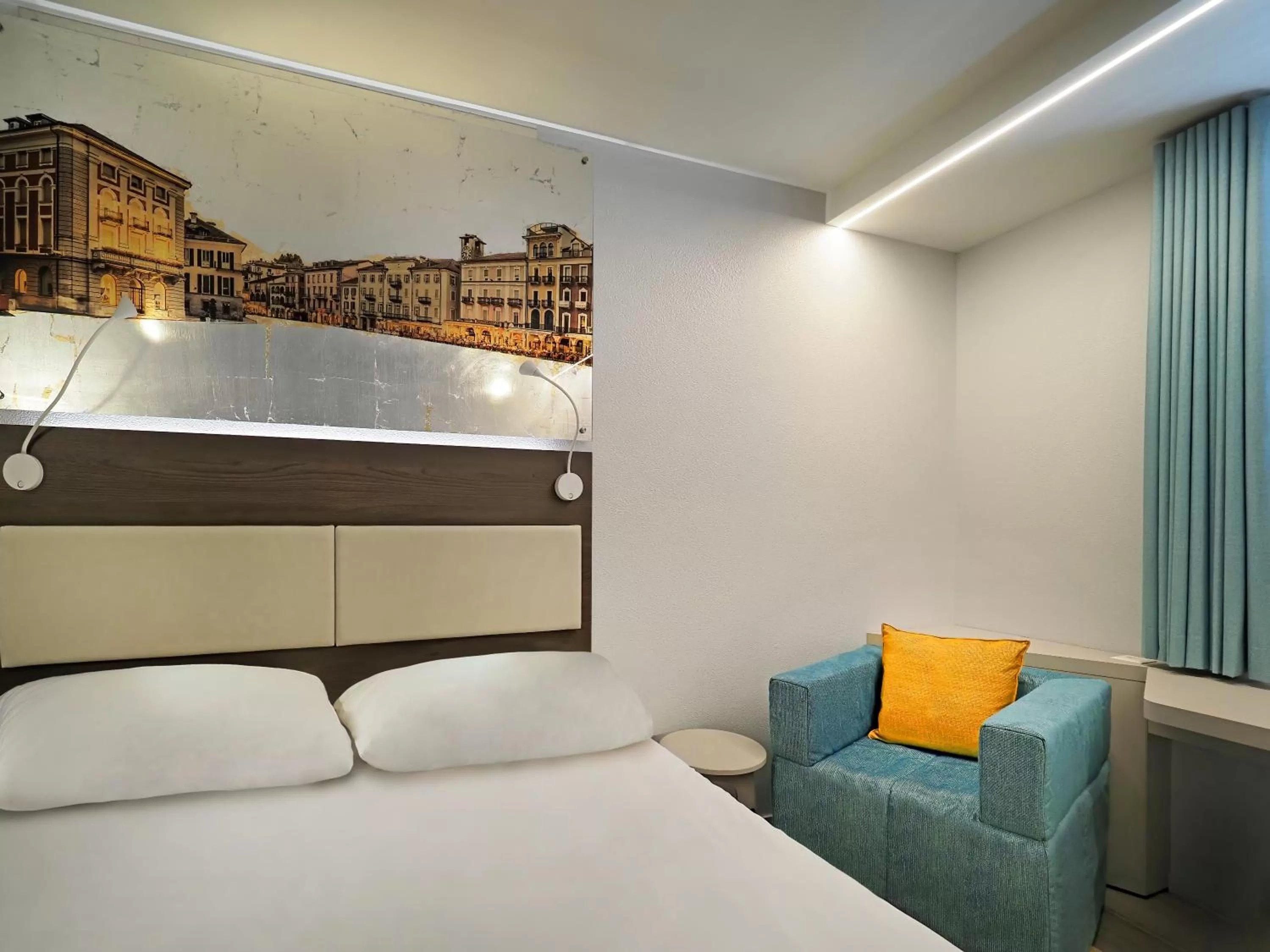 Bed in ibis Locarno