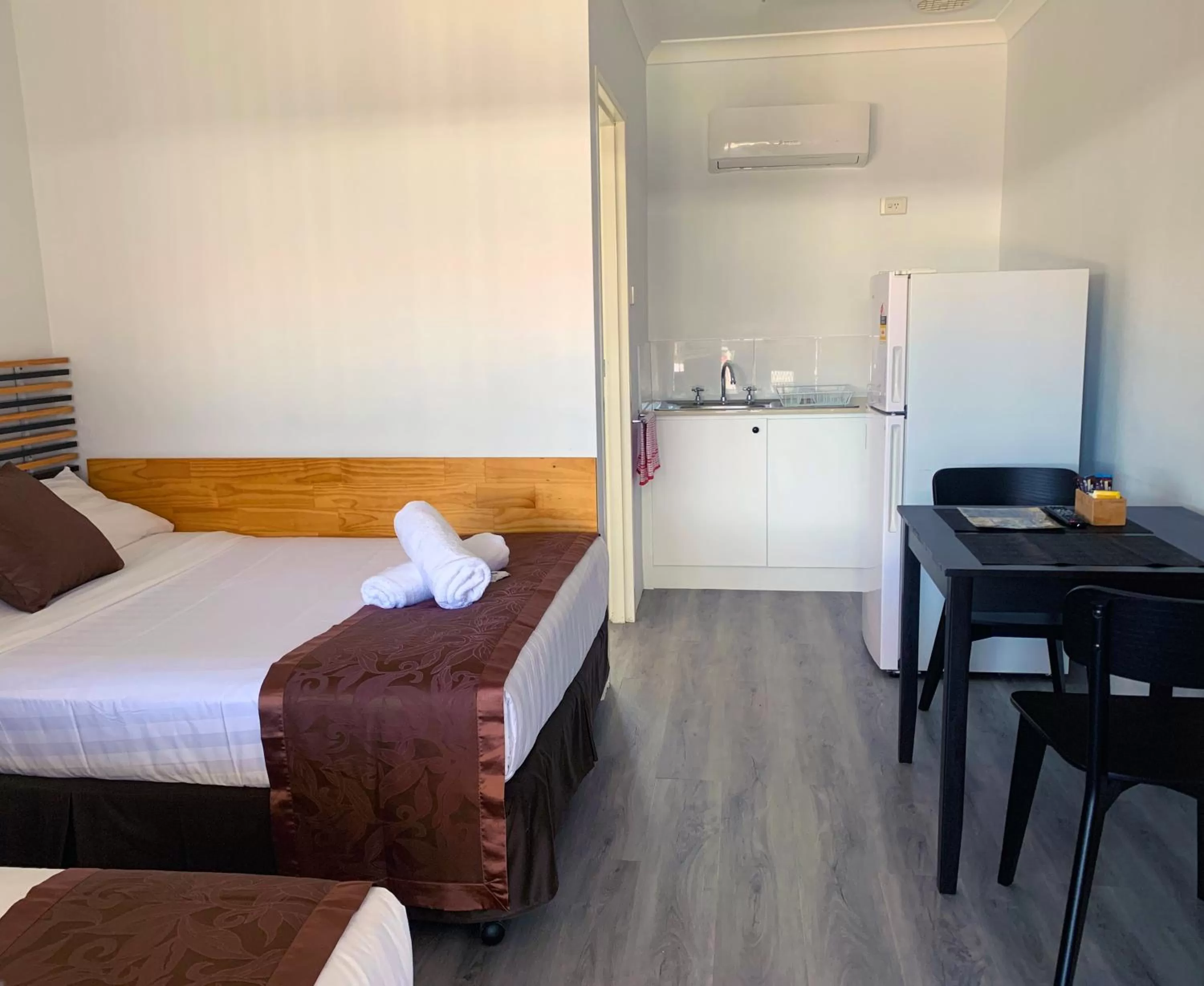 TV and multimedia, Bed in Baths Motel Moree