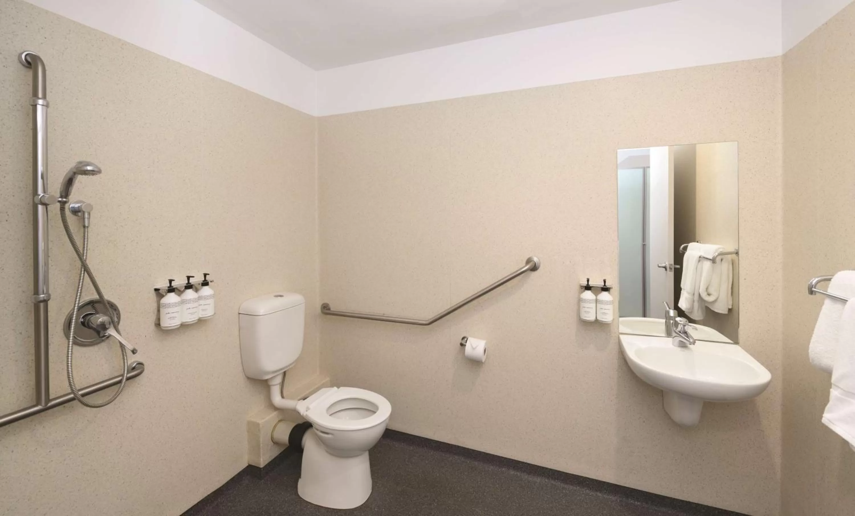 Bathroom in Travelodge Hotel Hobart