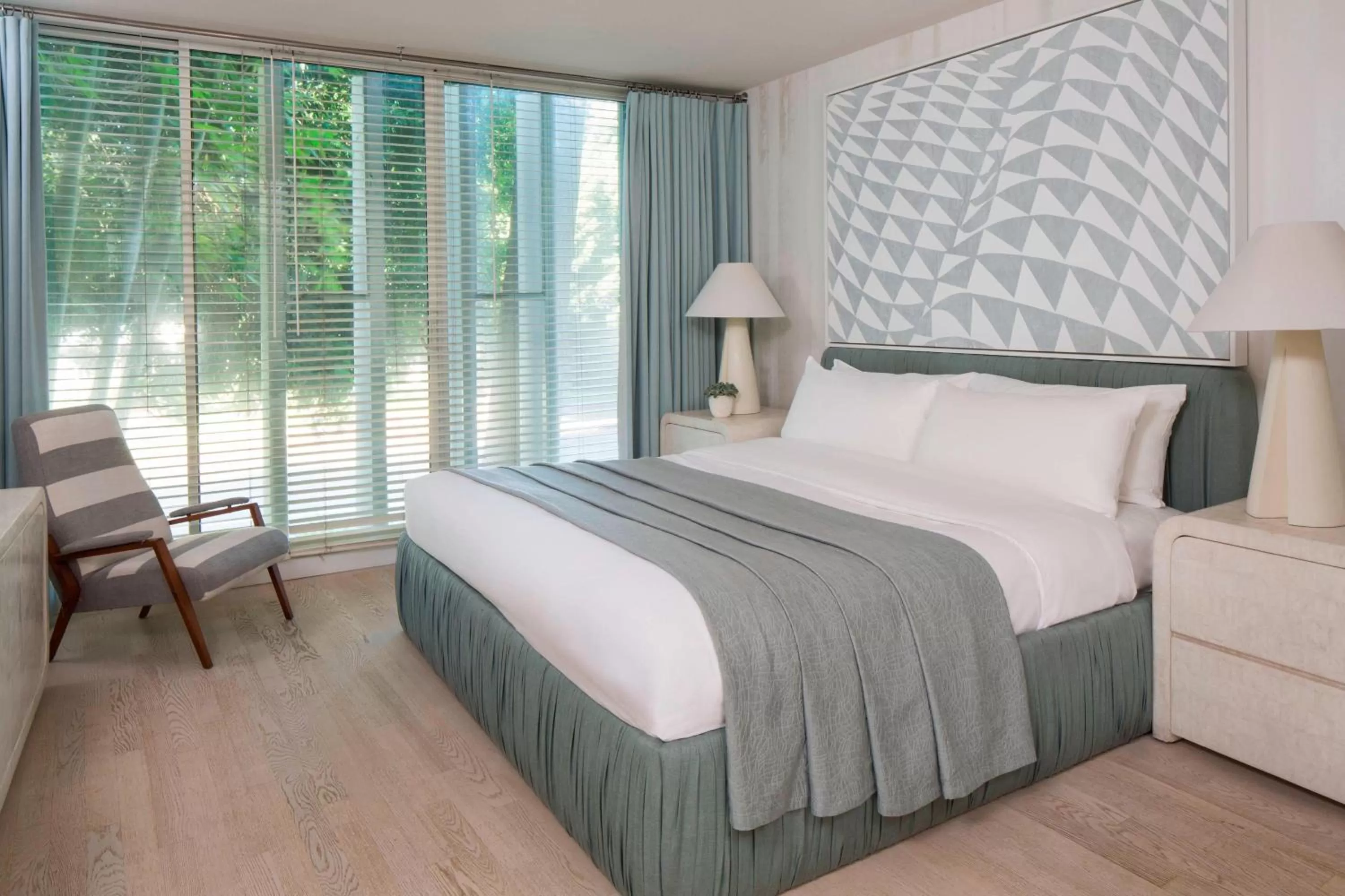 Photo of the whole room, Bed in Avalon Hotel Beverly Hills, a Member of Design Hotels