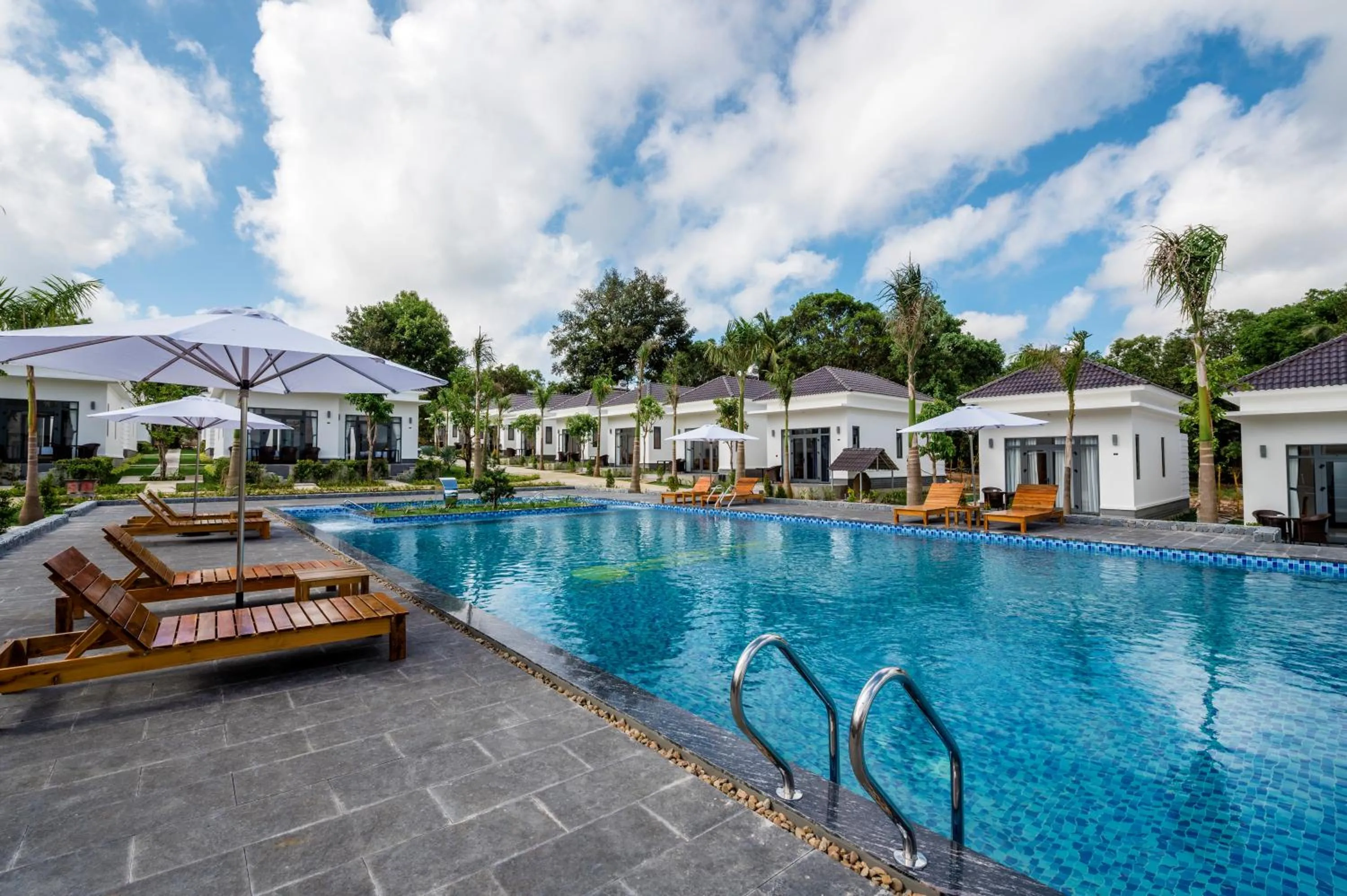 Swimming pool in Xuan Hien Resort - Sea Pearl Phu Quoc