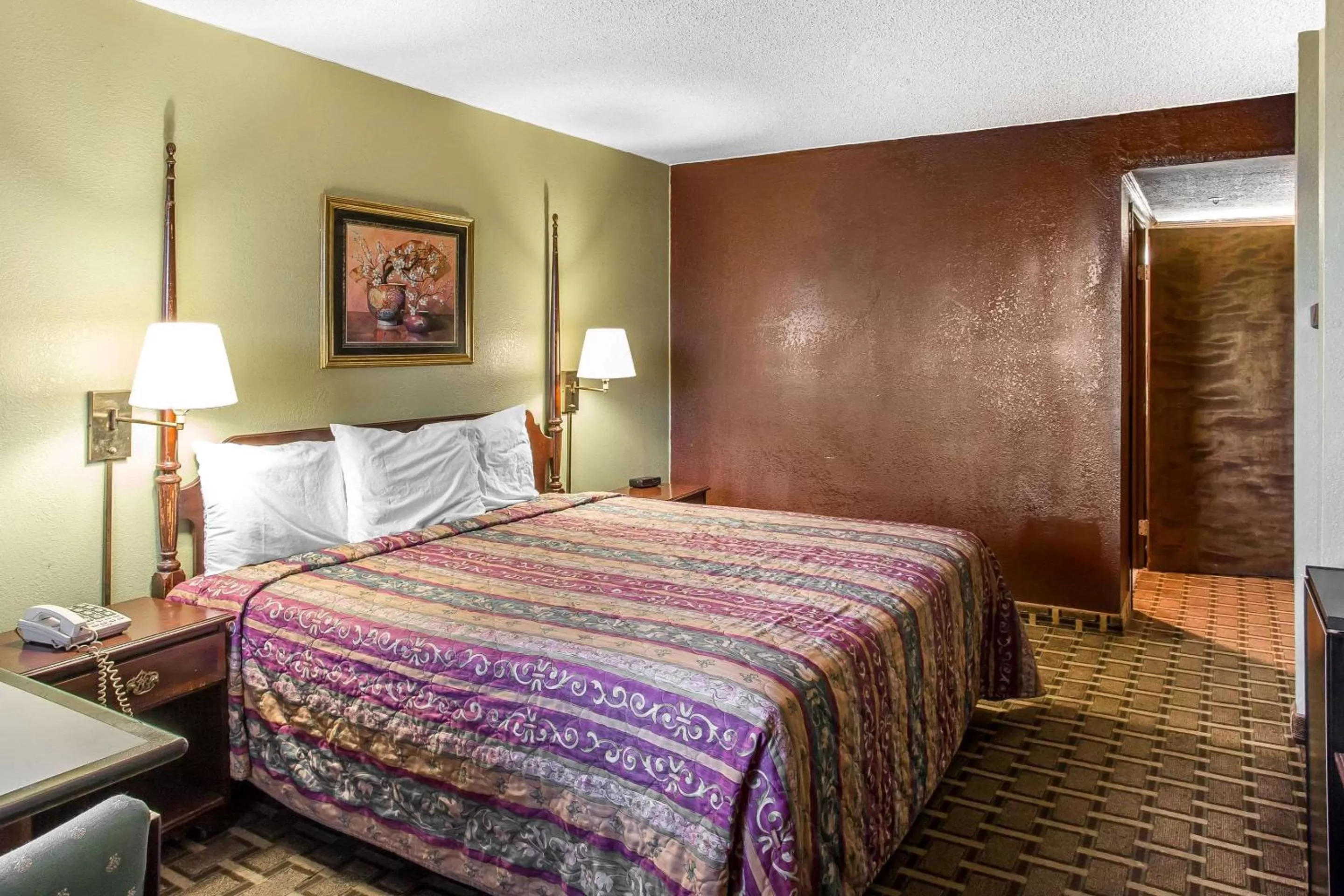 Photo of the whole room, Bed in Rodeway Inn & Suites Smyrna - Nashville Area