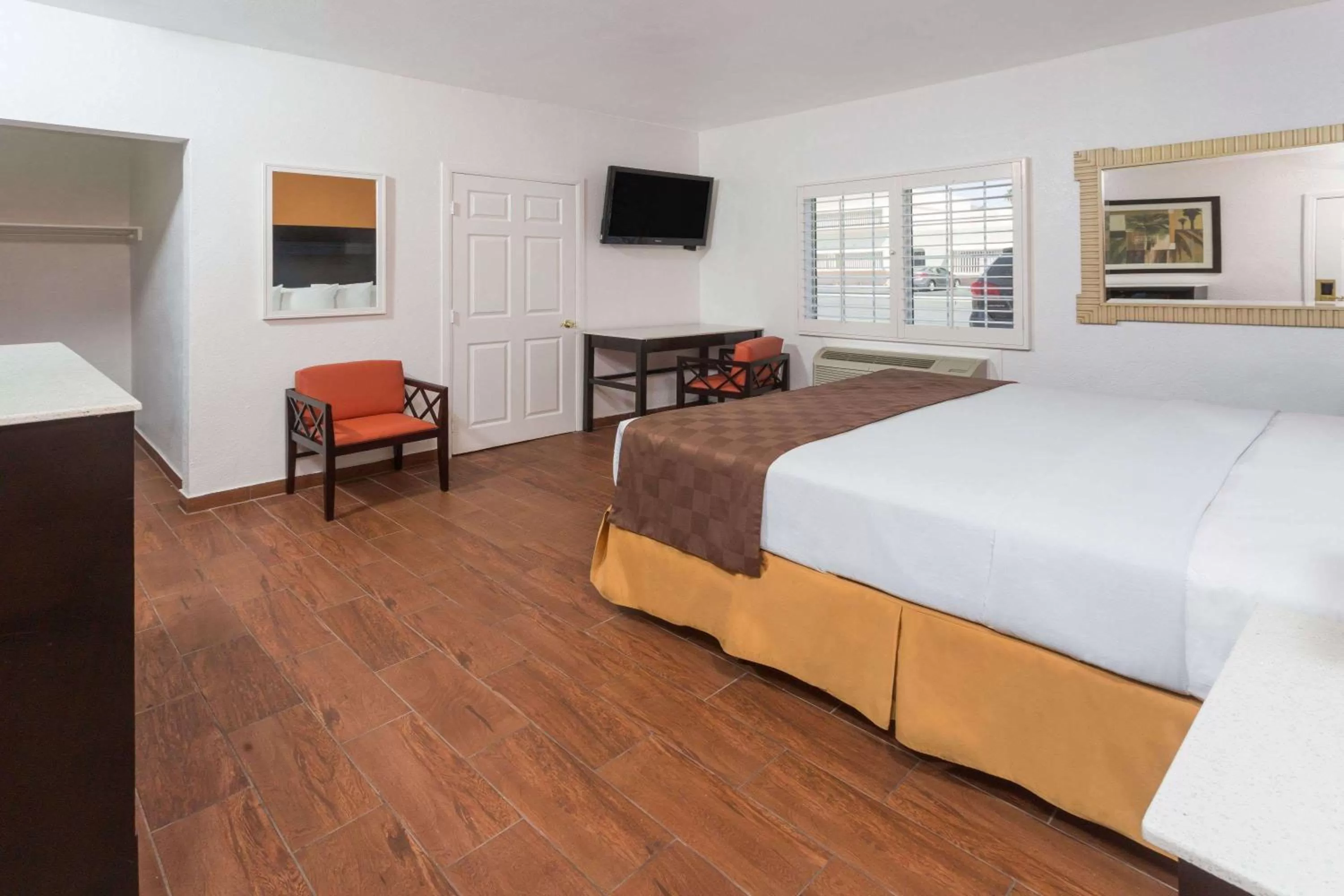 Photo of the whole room, Bed in Adara Palm Springs