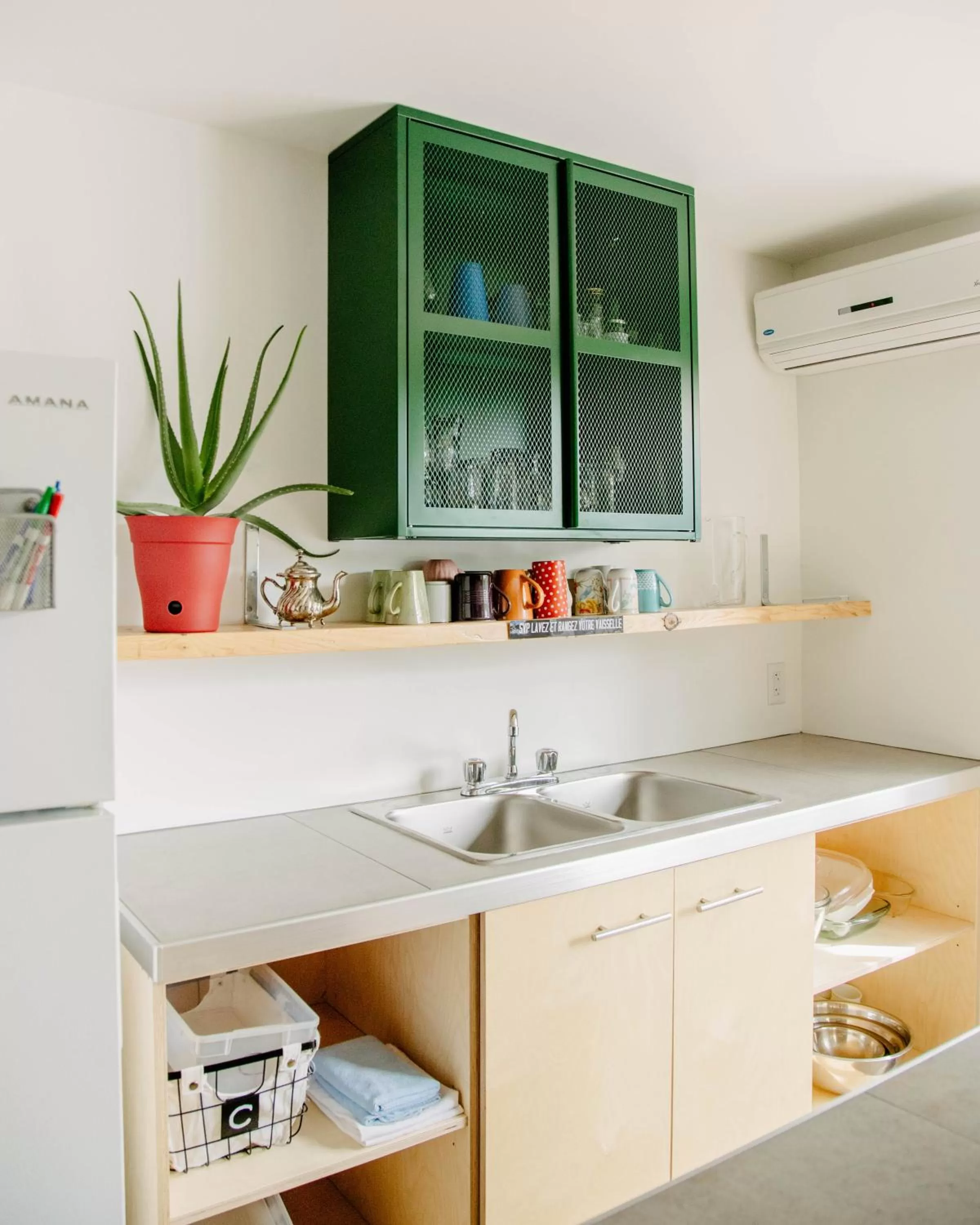 Kitchen or kitchenette in Auberge Sutton Brouerie