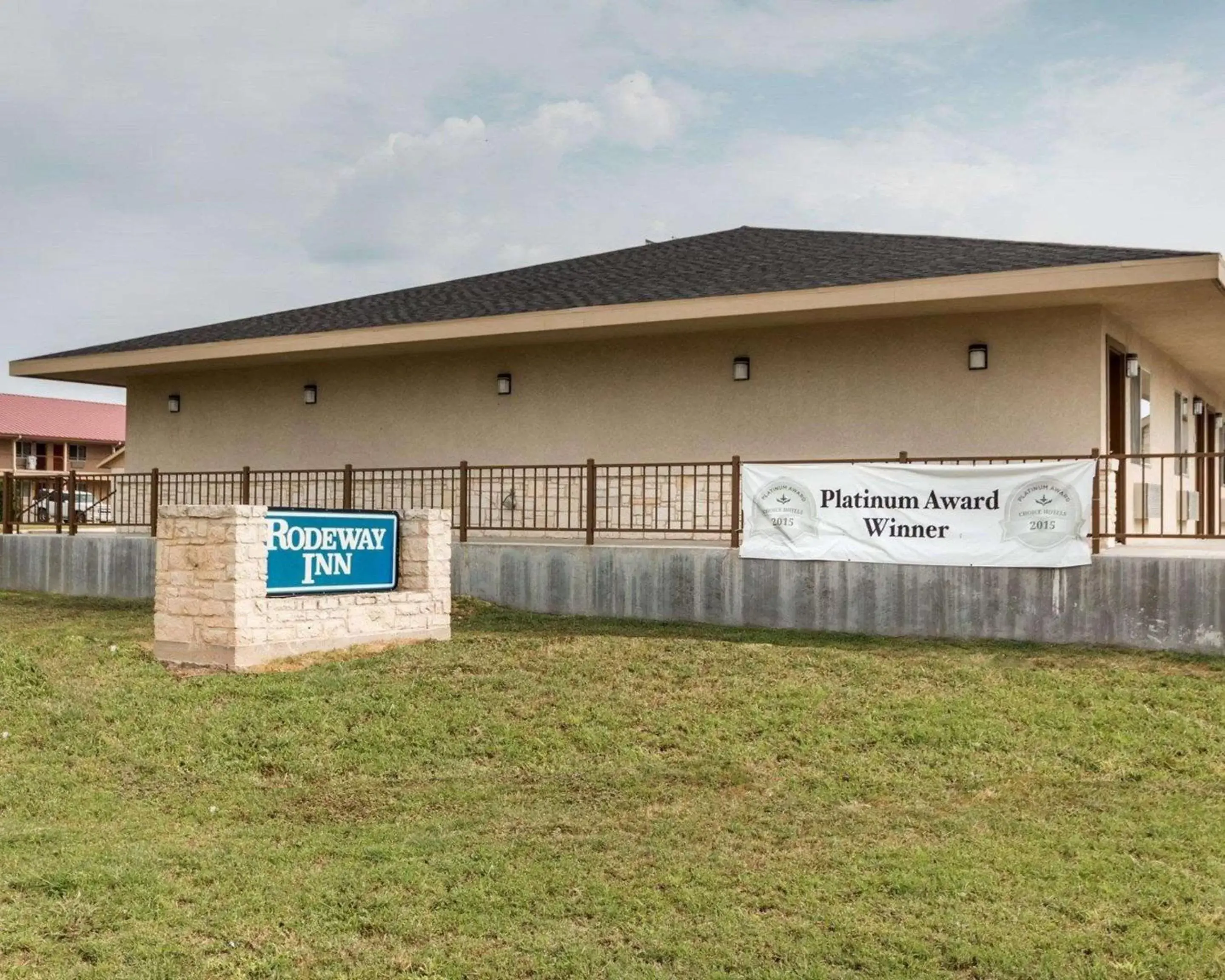 Property Building in Rodeway Inn of Junction Property Building in Rodeway Inn of Junction