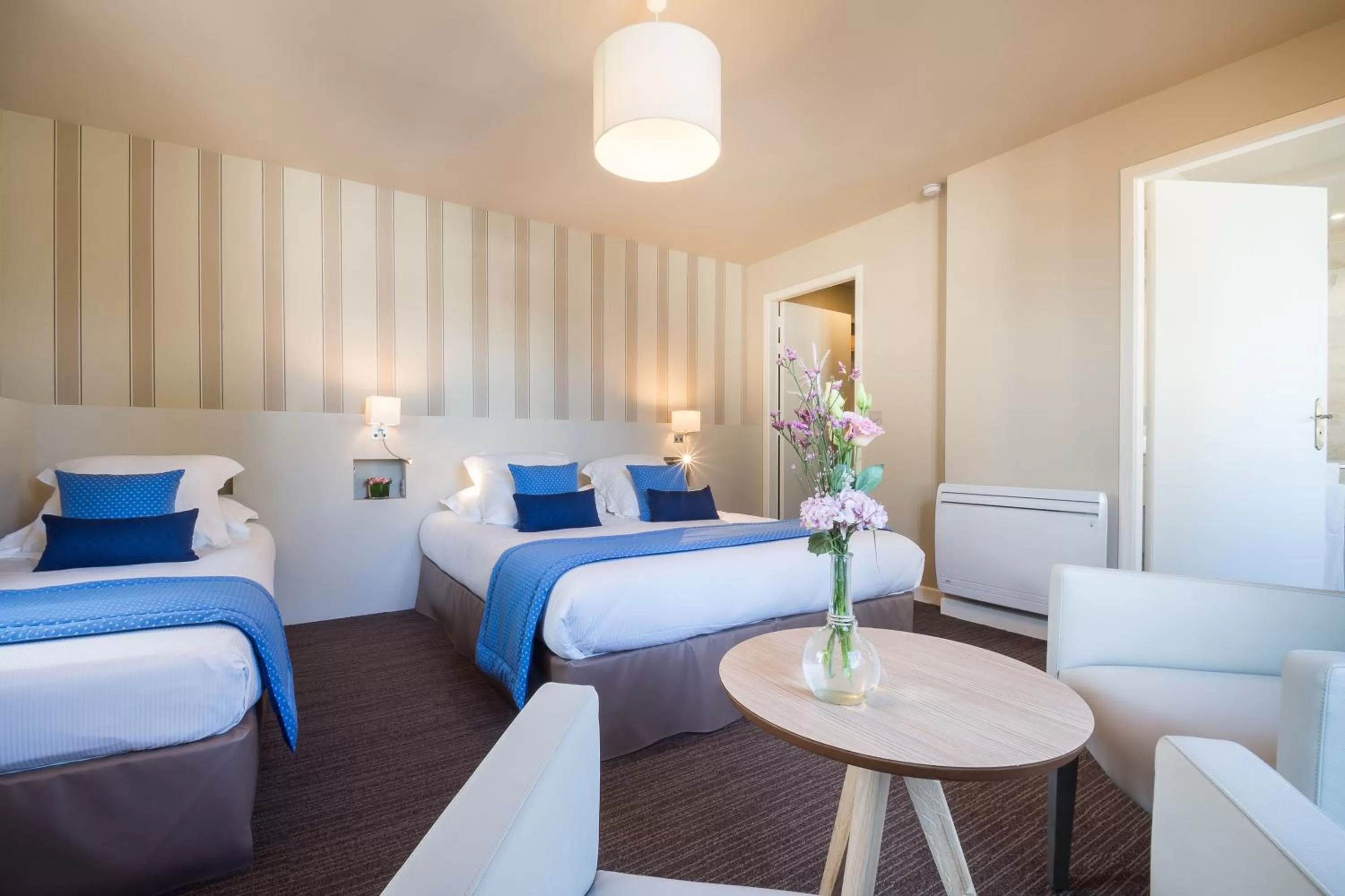 Photo of the whole room, Bed in Villa Odette