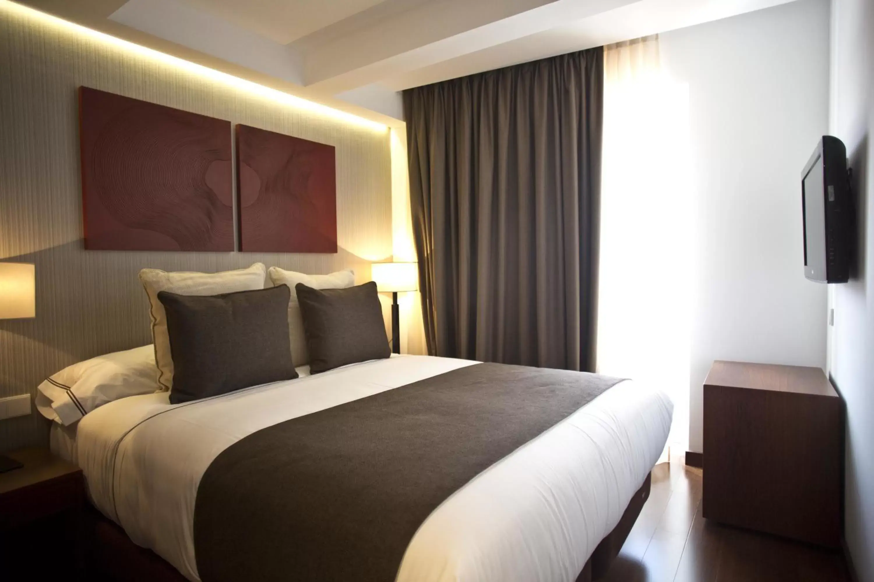 Basic Double or Twin Room with River View in Hotel Carris Porto Ribeira Basic Double or Twin Room with River View in Hotel Carris Porto Ribeira