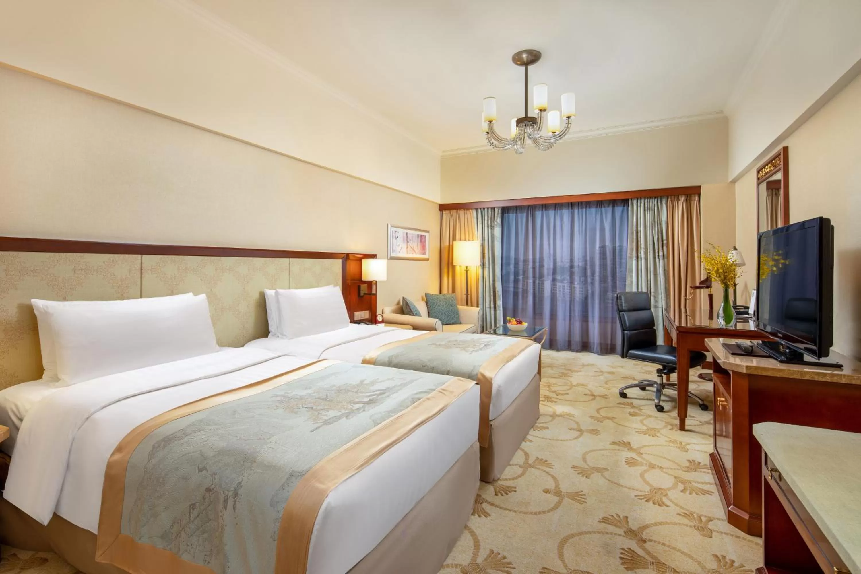 Photo of the whole room, Bed in Shangri-La Beihai