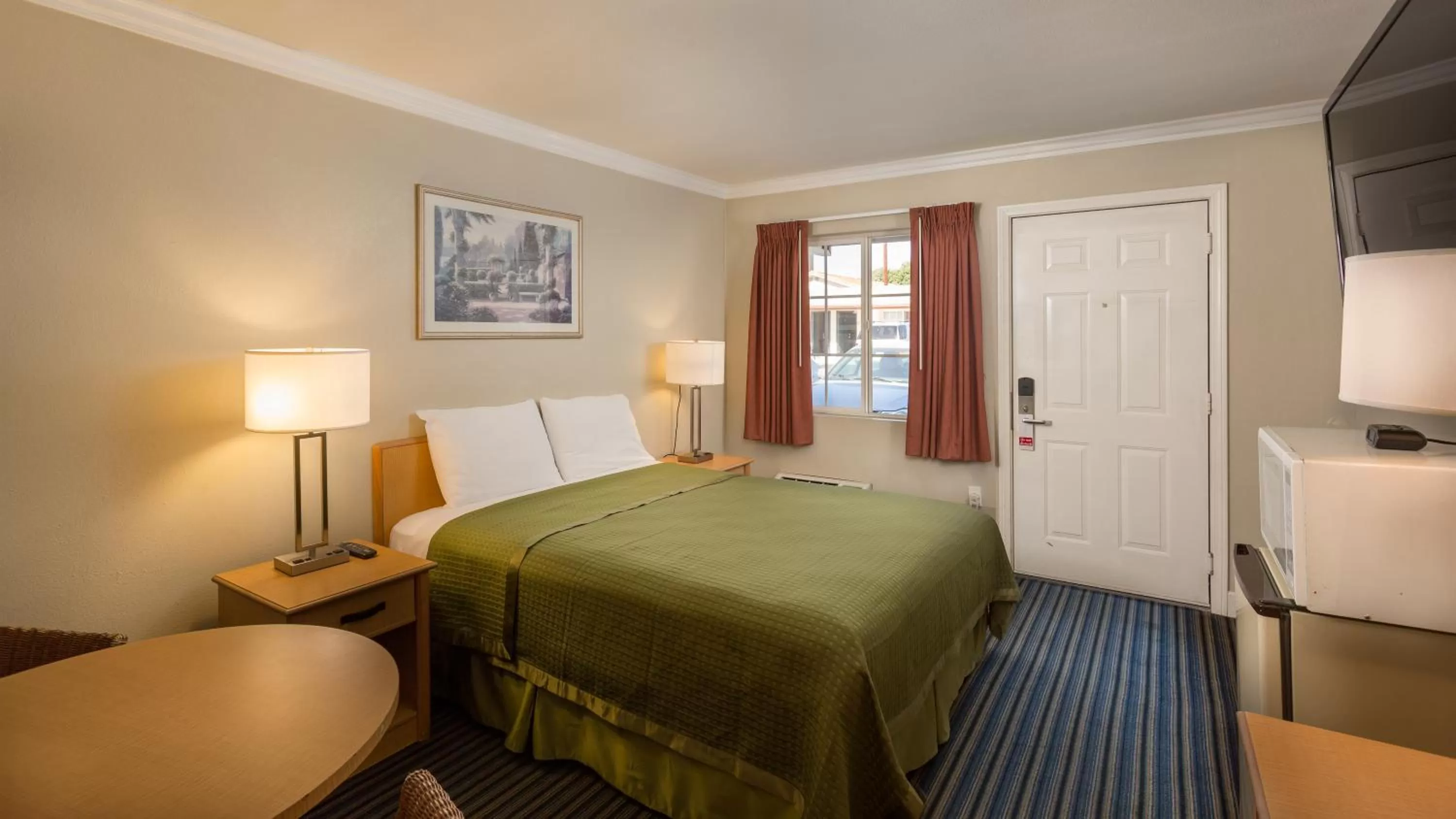 Bedroom in Harbor Motel