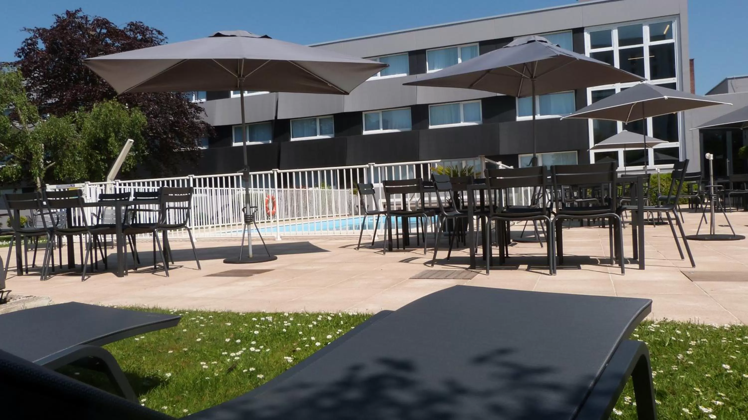 Patio in Novotel Caen Côte de Nacre