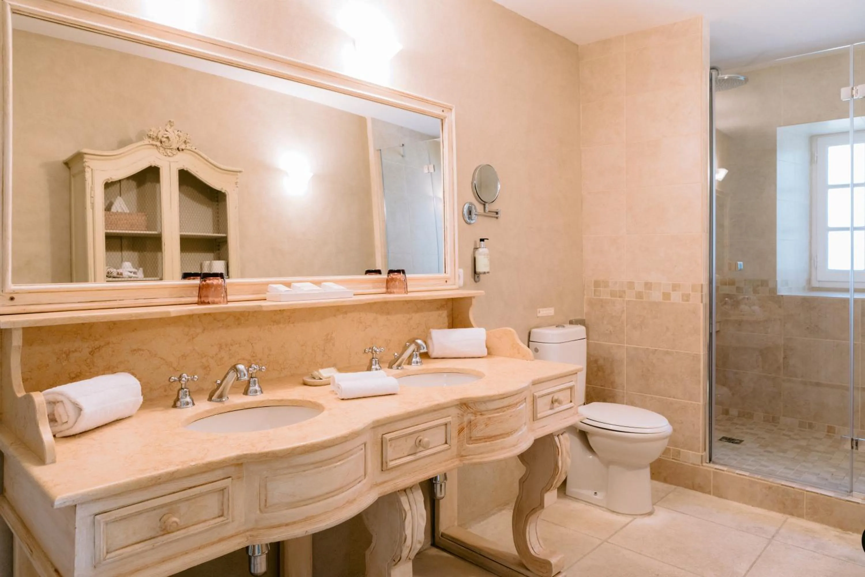 Bathroom in Le Mas De La Rose - Teritoria