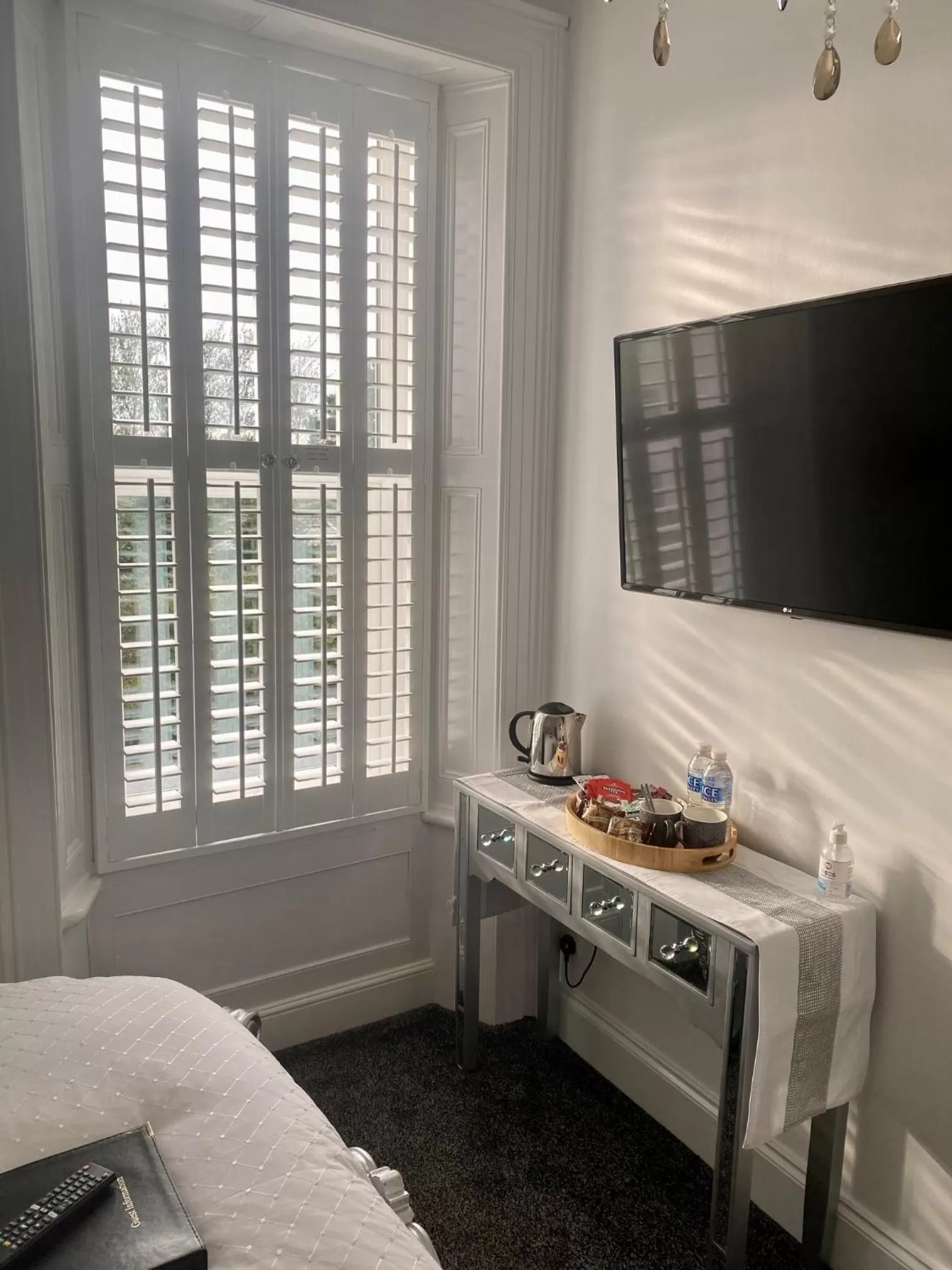 Bedroom, TV/Entertainment Center in Ugthorpe Lodge Hotel